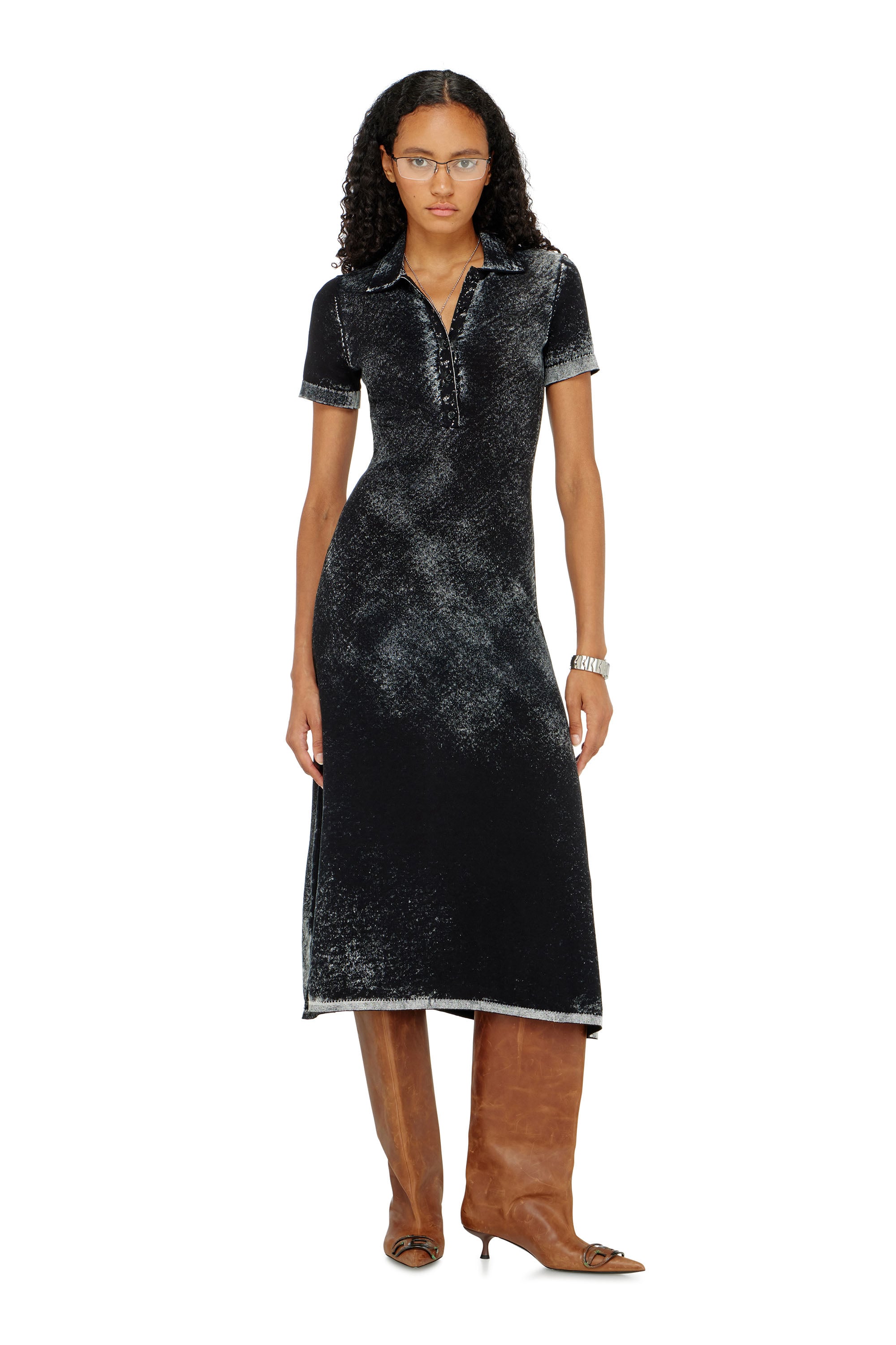 Diesel - M-LOURENS, Vestido polo midi en tejido de punto con estampado inverso Mujer in Negro - 1