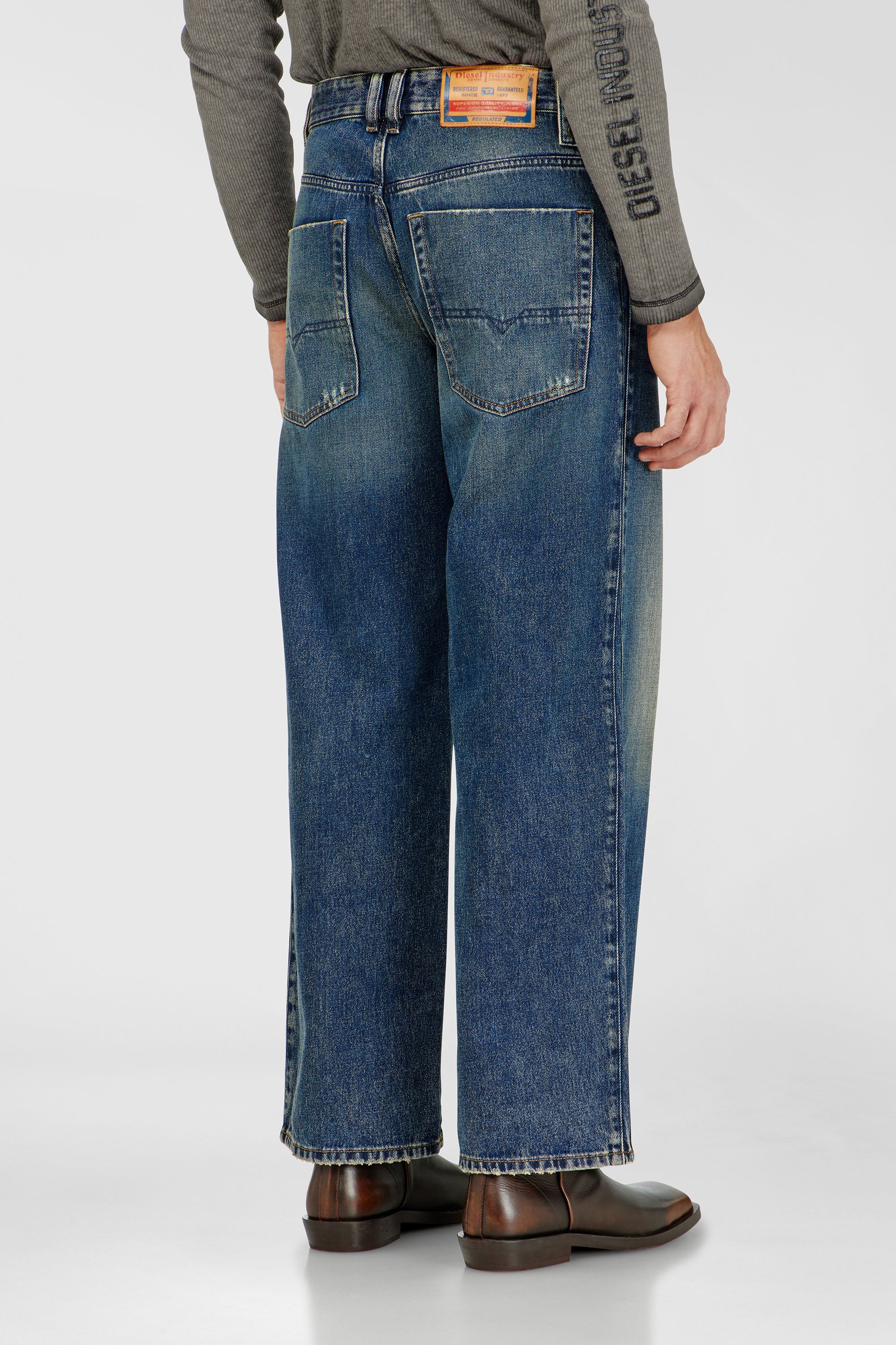 Diesel - Unisex's Relaxed Jeans 1982 D-Hakou 007FP, Dark Blue - 5