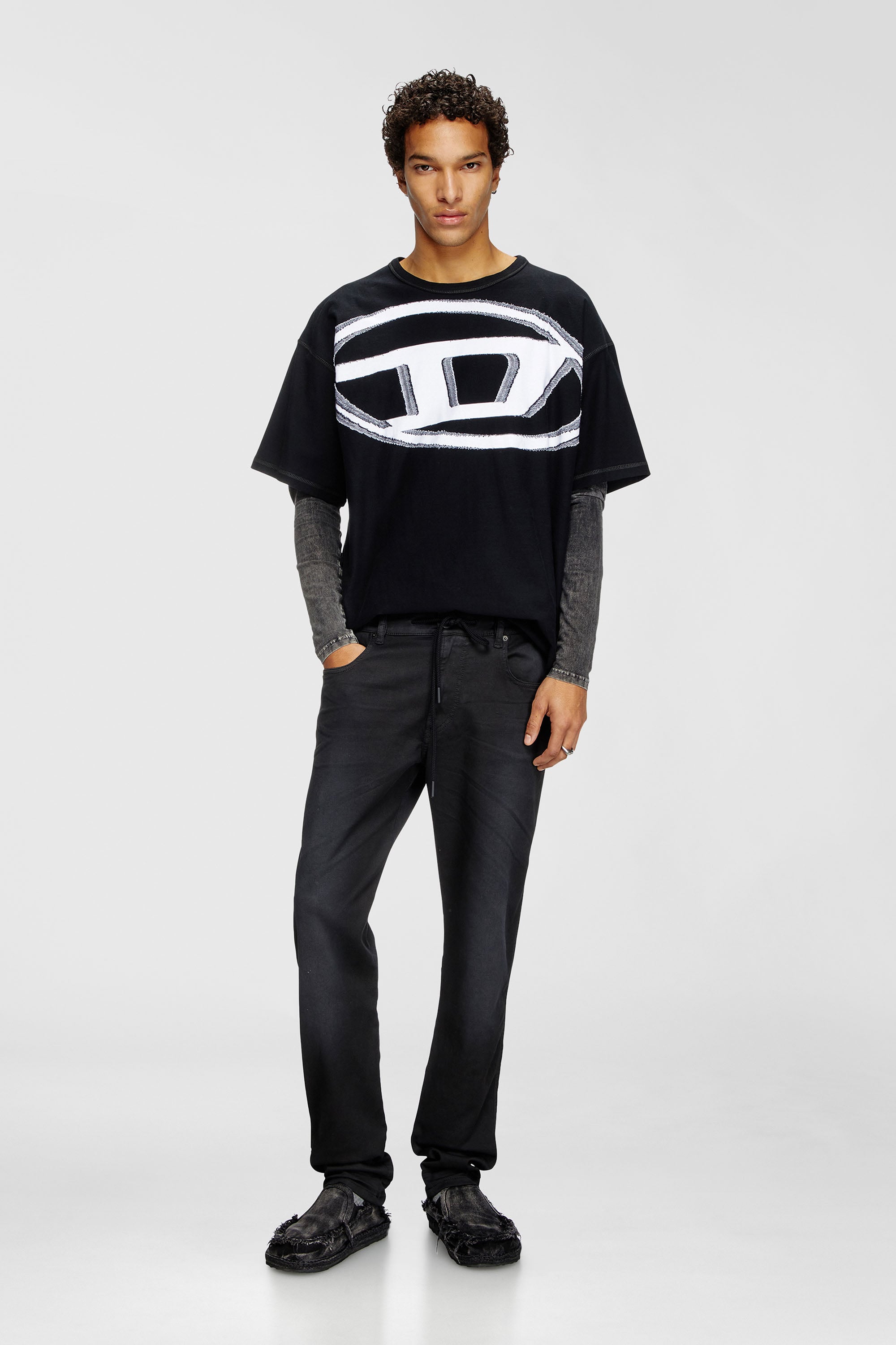 Diesel - Man's Slim 2062 D-Strukt Joggjeans&reg; 0670M, Black - 2