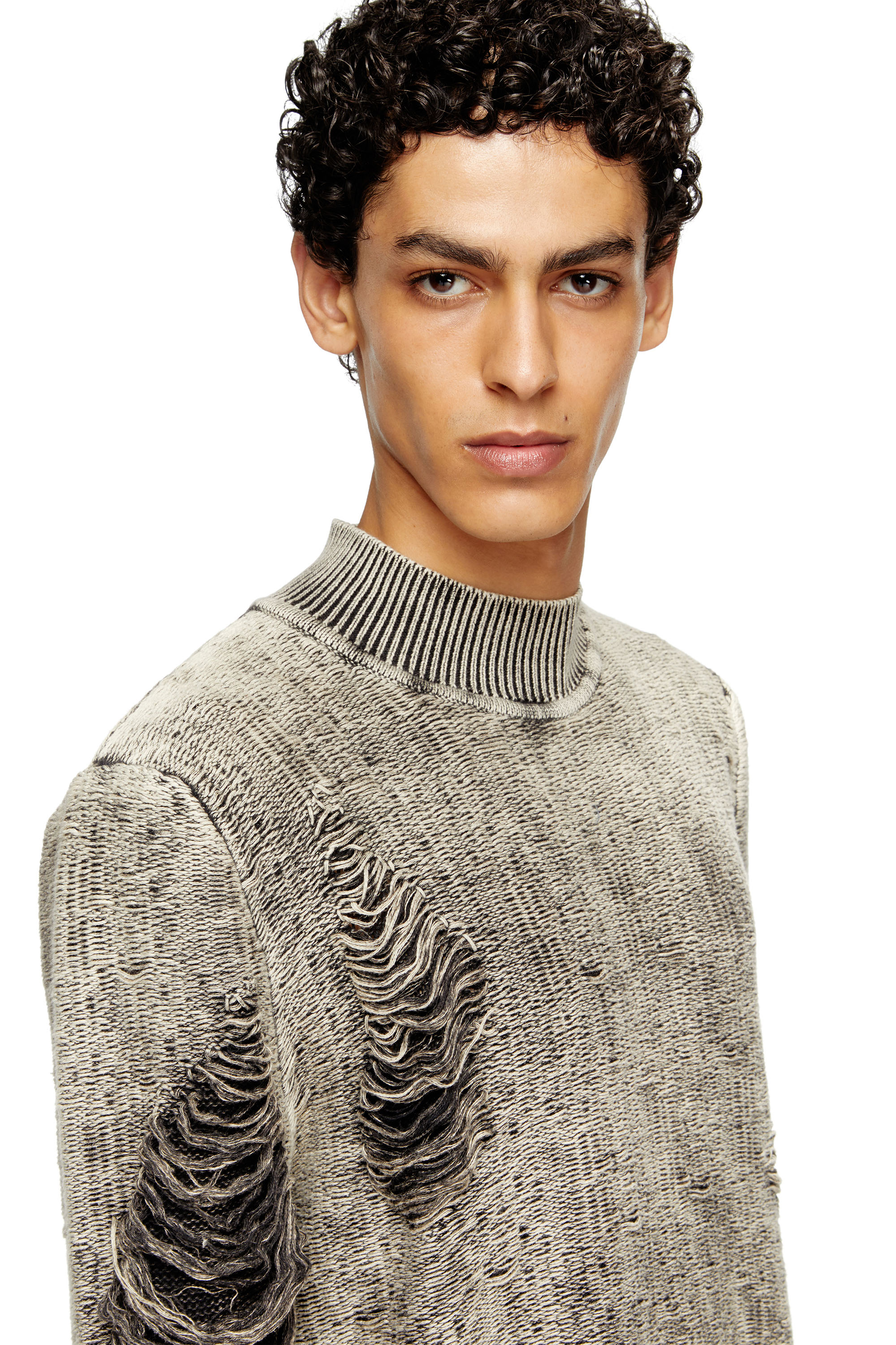 Diesel - K-FJORDI, Pull destroy avec fils flottants Homme in Gris - 3