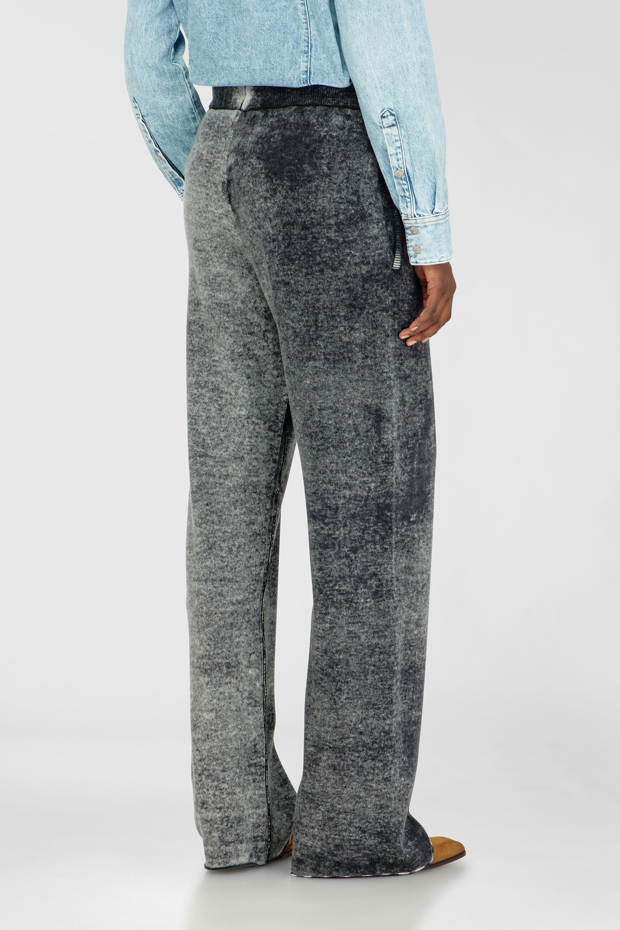 Diesel - M-HONORINE, Pantalones de ch&aacute;ndal de lana tejida con estampado inverso Mujer in Gris - 4