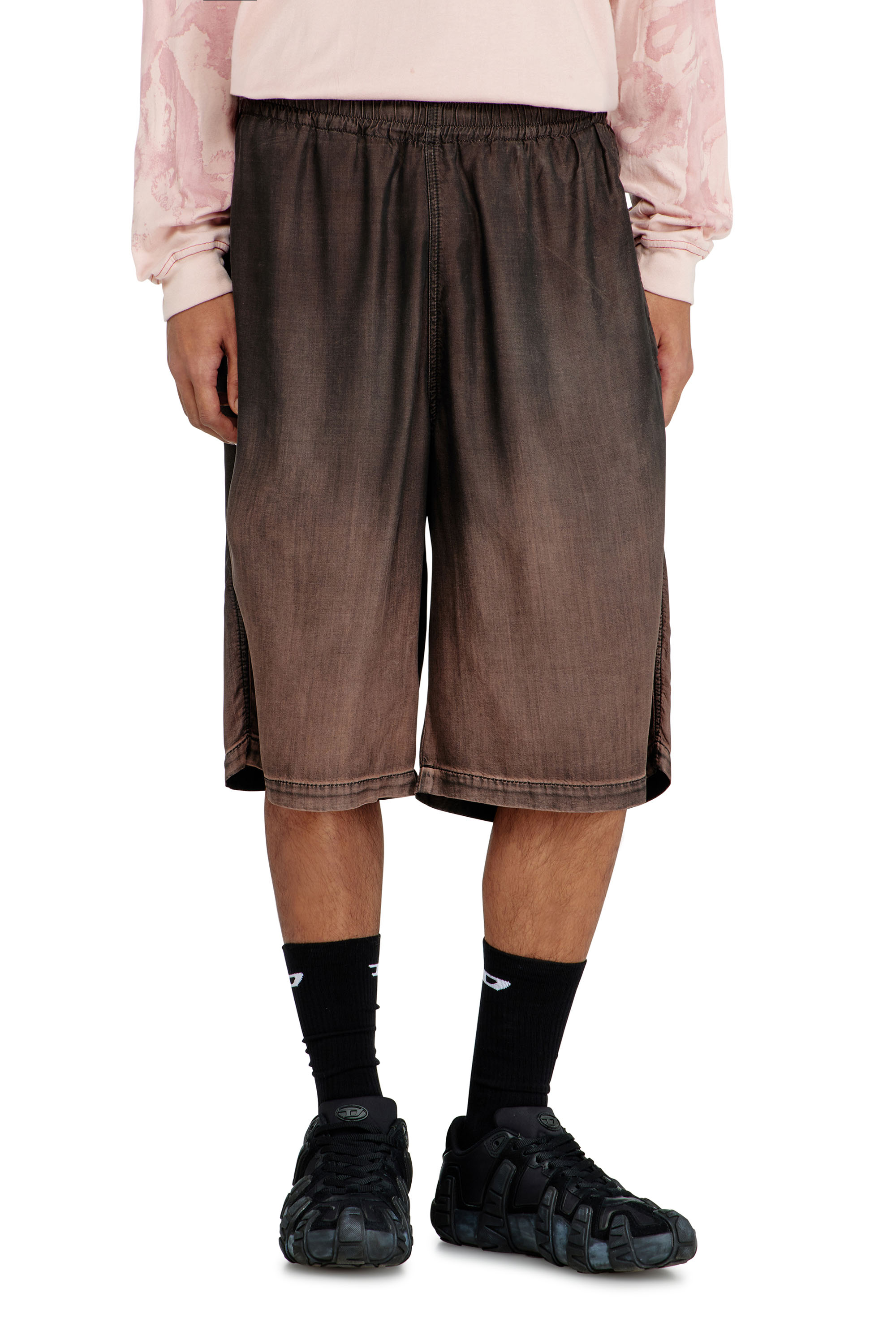 Diesel - D-RODER-SHORT-S, Bermudas relajadas en denim fluido con lavado oscuro Unisex in Marr&oacute;n - 3