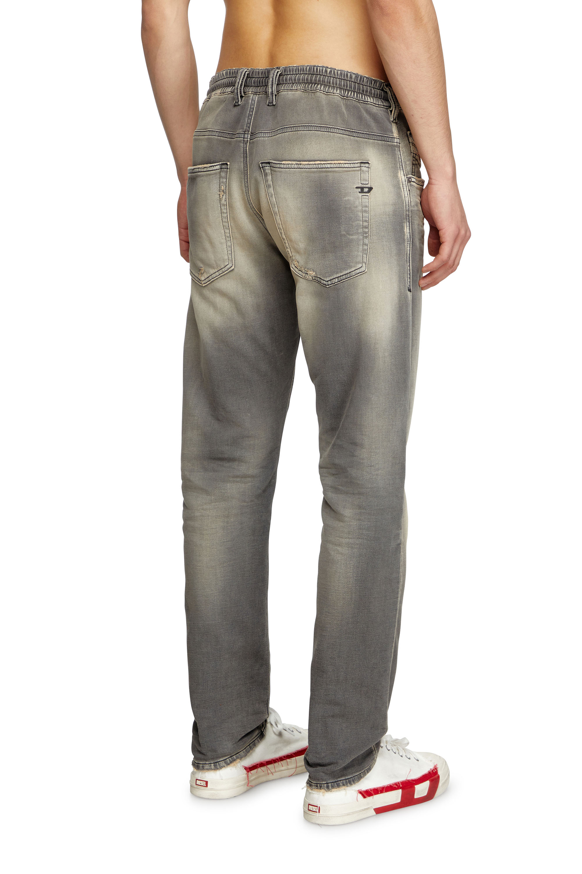 Diesel - Regular 2032 D-Krooley Joggjeans® 068PF Homme, Gris Clair - Image 4