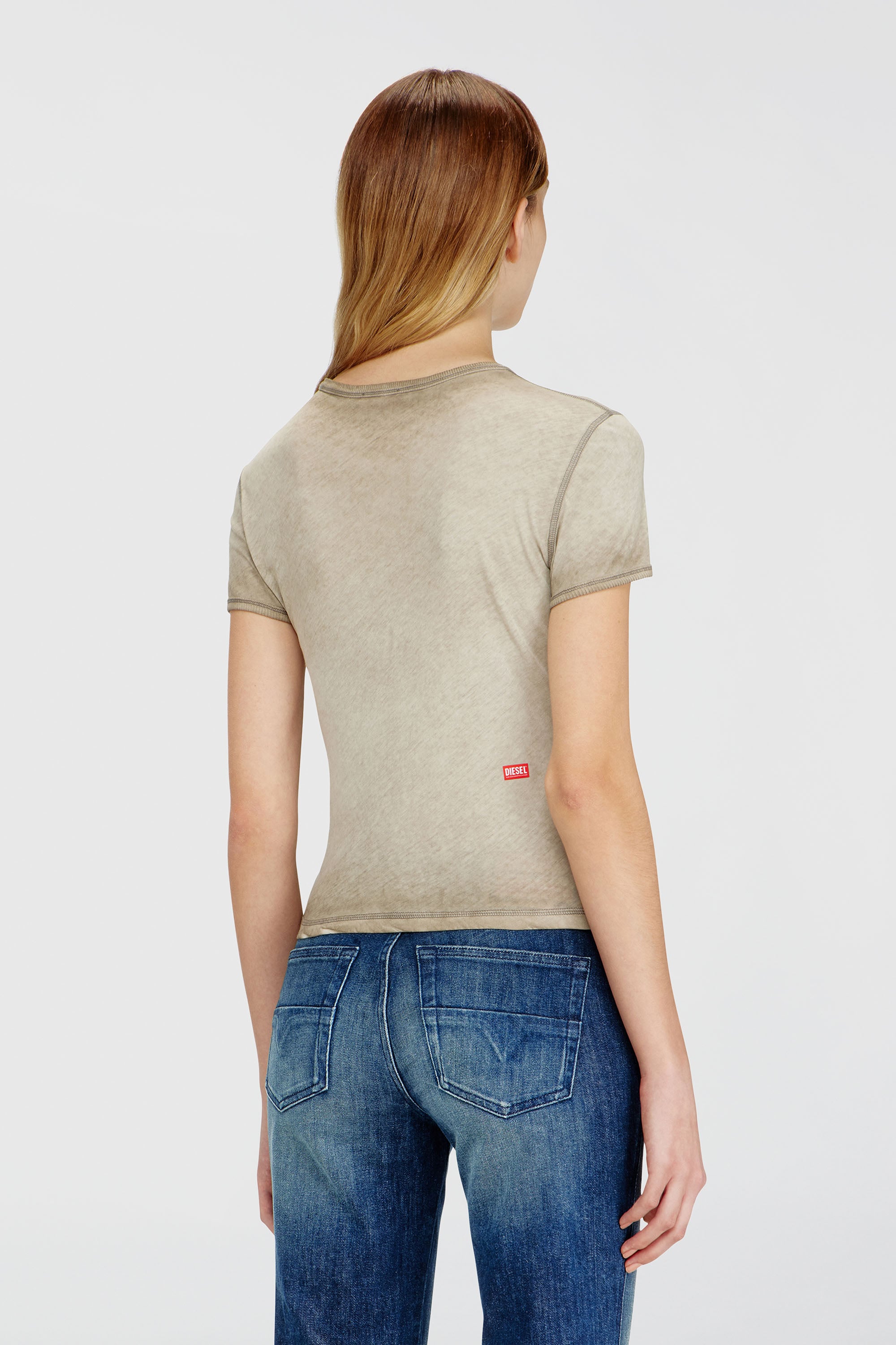 Diesel - T-UNCUTIES-LONG-AA2, T-shirt slim avec logo ton sur ton Femme in Beige - 4