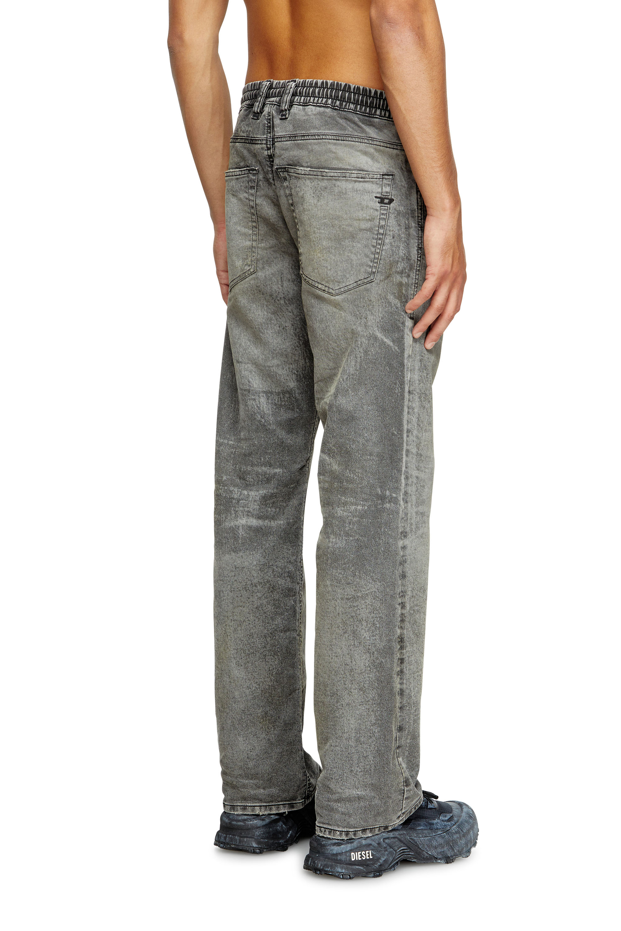 Diesel - Relaxed 2080 D-Reel Joggjeans® 09M35 Homme, Noir/Gris foncé - Image 4