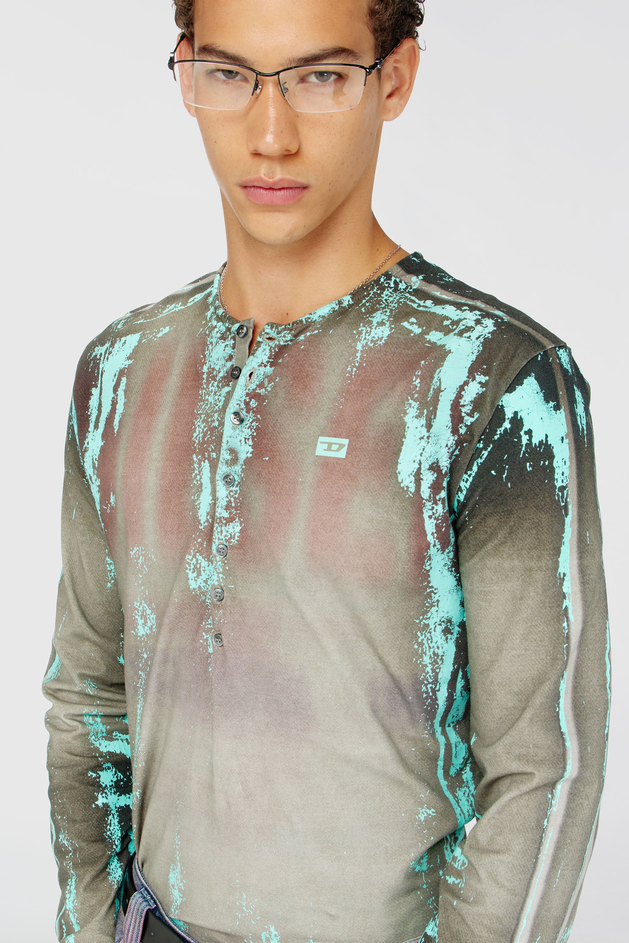 Diesel - T-FYNO-ML, Grandad t-shirt en jersey effet cuir craquel&eacute; Homme in Polychrome - 4