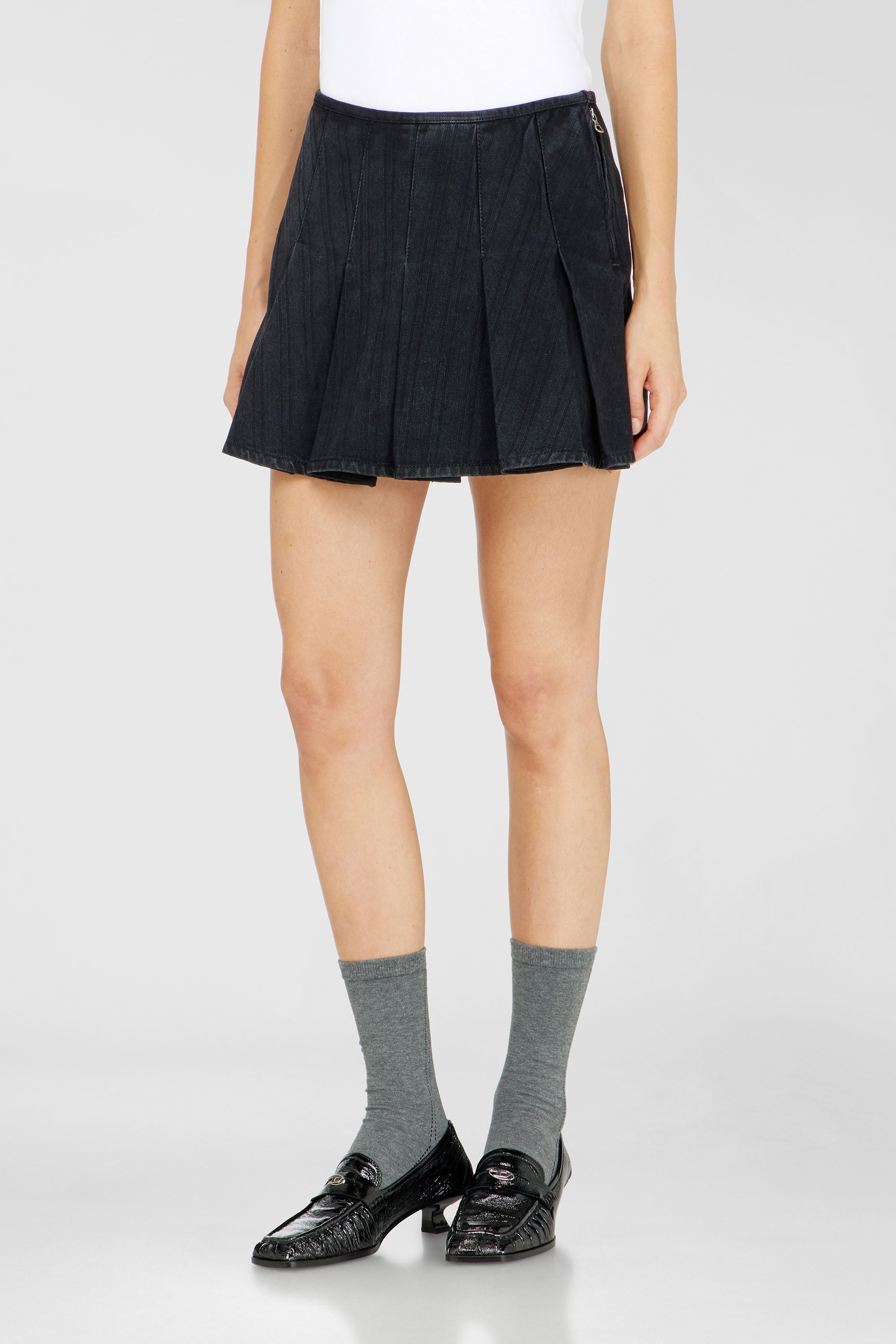 Diesel - DE-SHERO, Female's Pleated skort in pinstriped denim in Black - 1