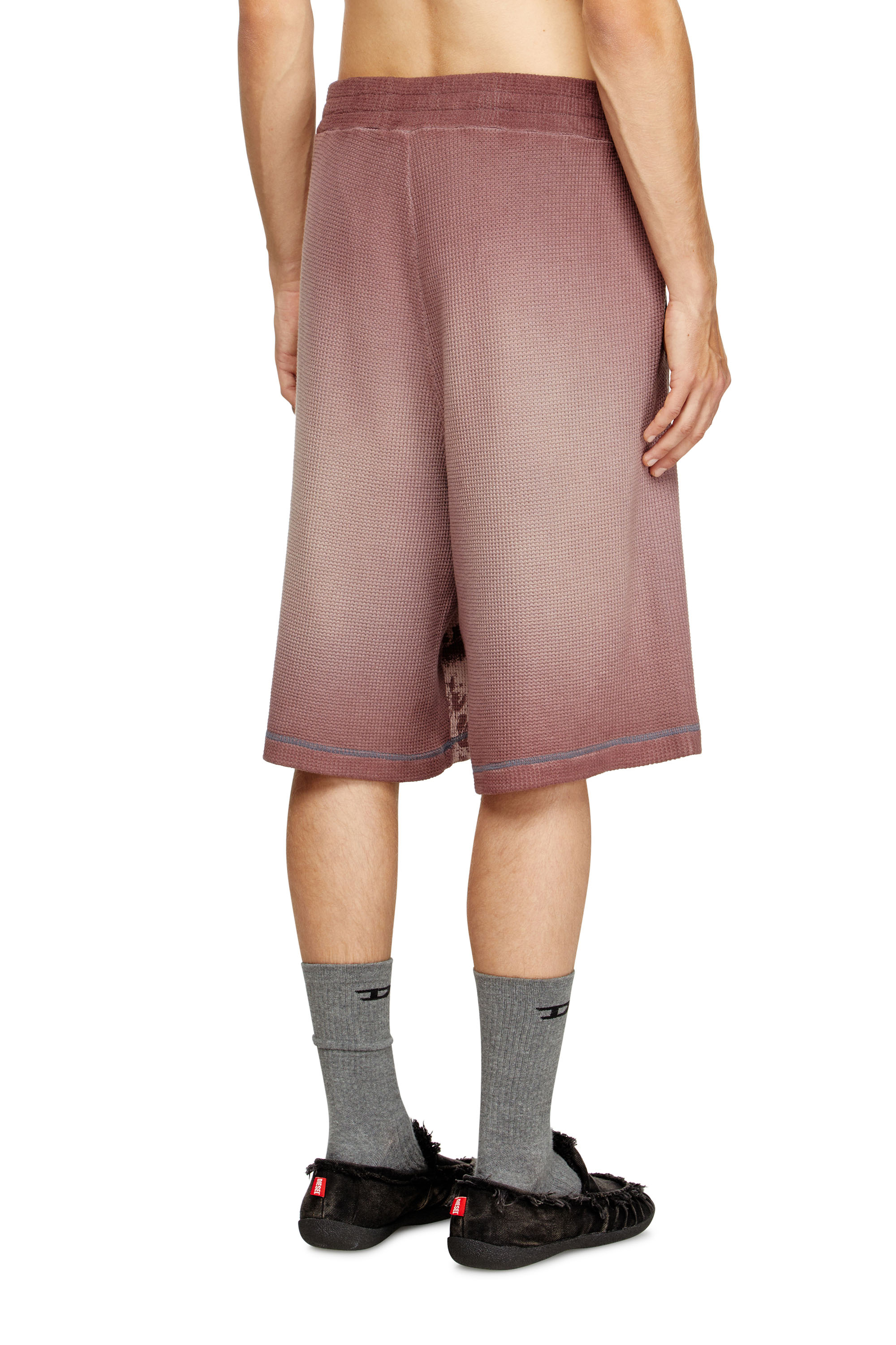 Diesel - P-WARKY-SHORT, Short gaufré avec imprimé médiéval Homme in Violet - 3