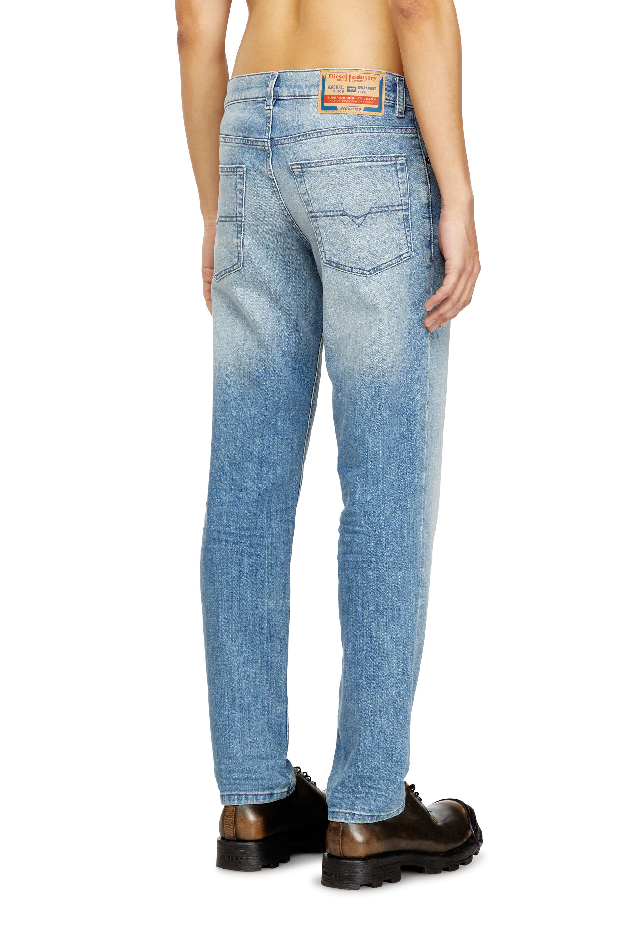 Diesel - Regular Jeans 2023 D-Finitive 0GRDI Hombre, Azul Claro - 4