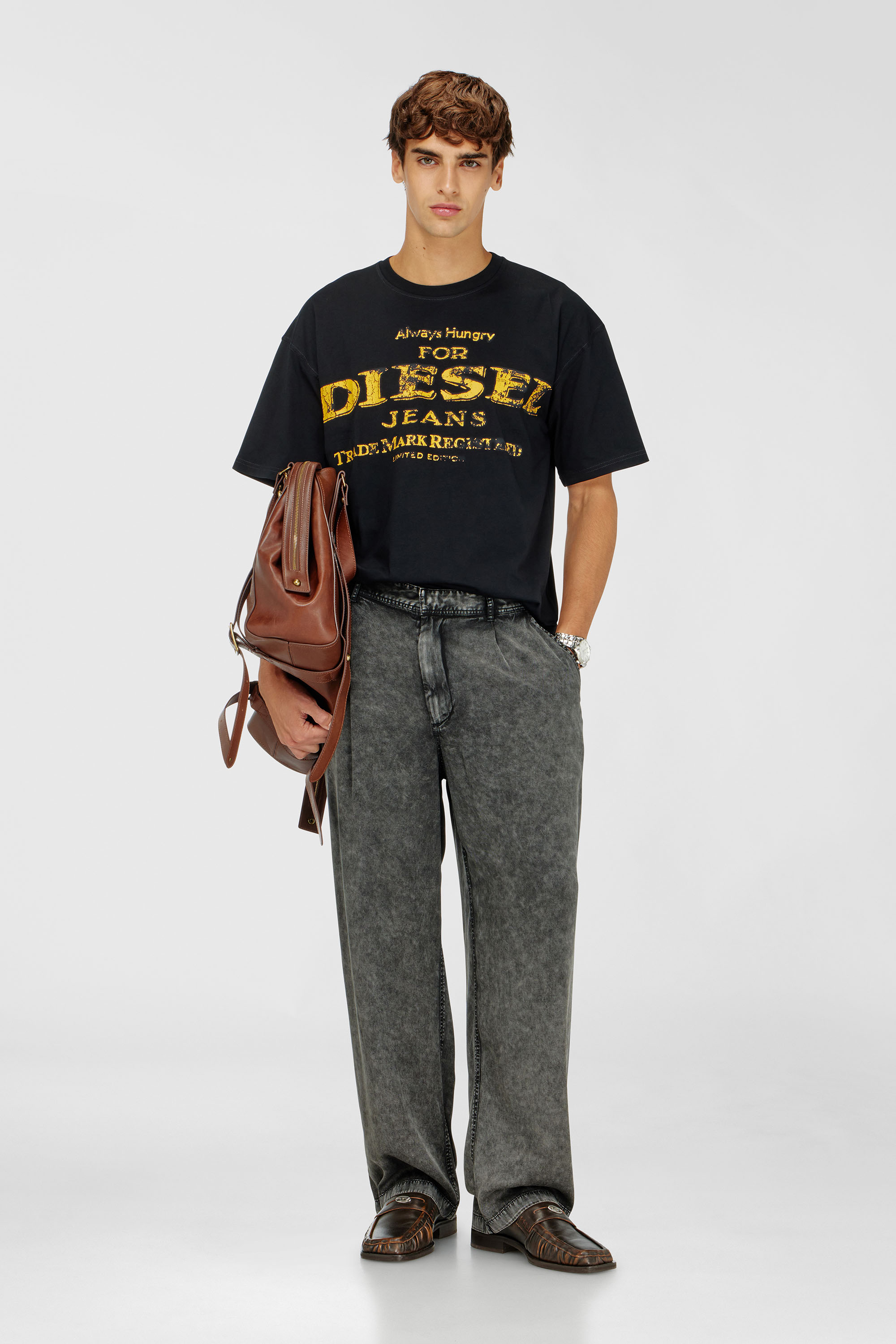 T-shirt with crack-print logo