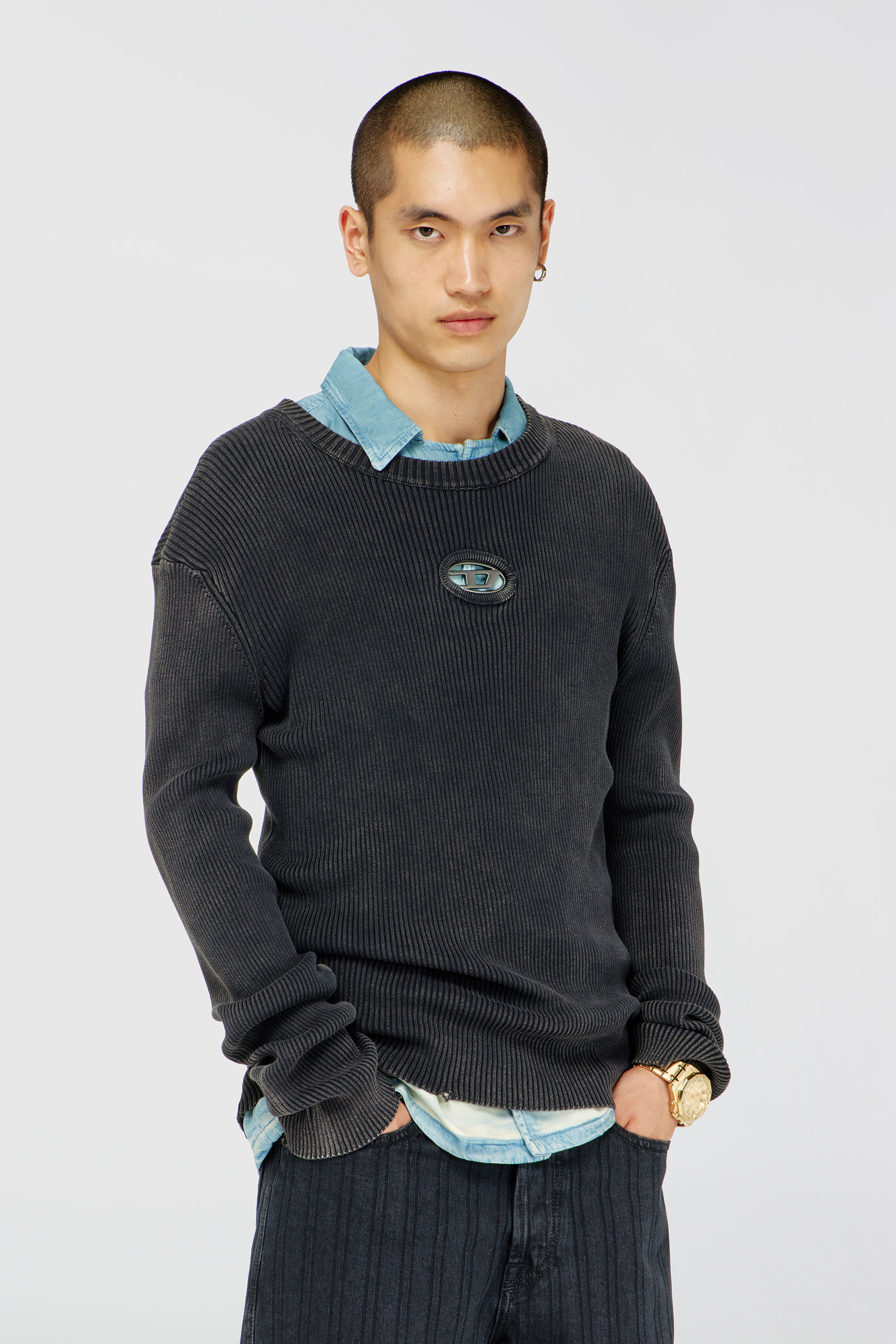 Diesel - K-DARREN-D, Pull c&ocirc;tel&eacute; &agrave; d&eacute;coupes avec plaque Oval D Homme in Gris - 3