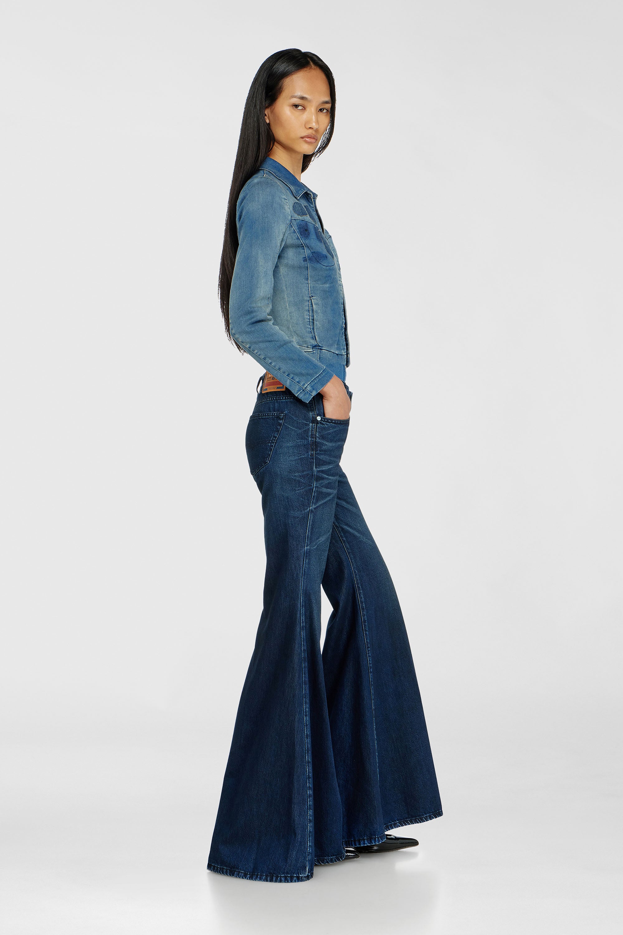 Diesel - Flare Jeans 1970 D-Bleess 09N21 Femme, Bleu Fonc&eacute; - Image 2