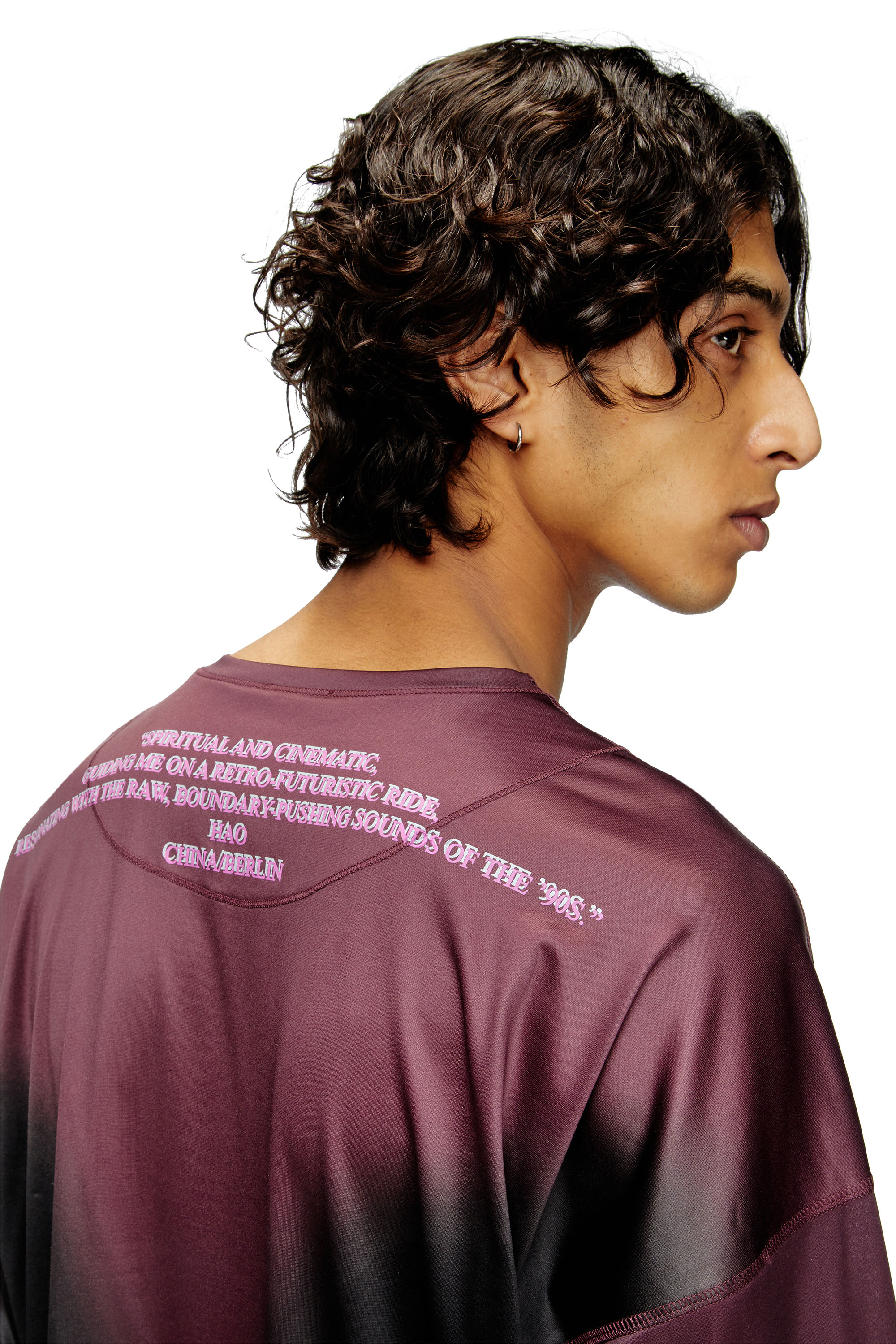 Diesel - T-OLAVI-AA, Unisex's Long-sleeve tech-jersey T-shirt with lyrics print in Black/Violet - 4