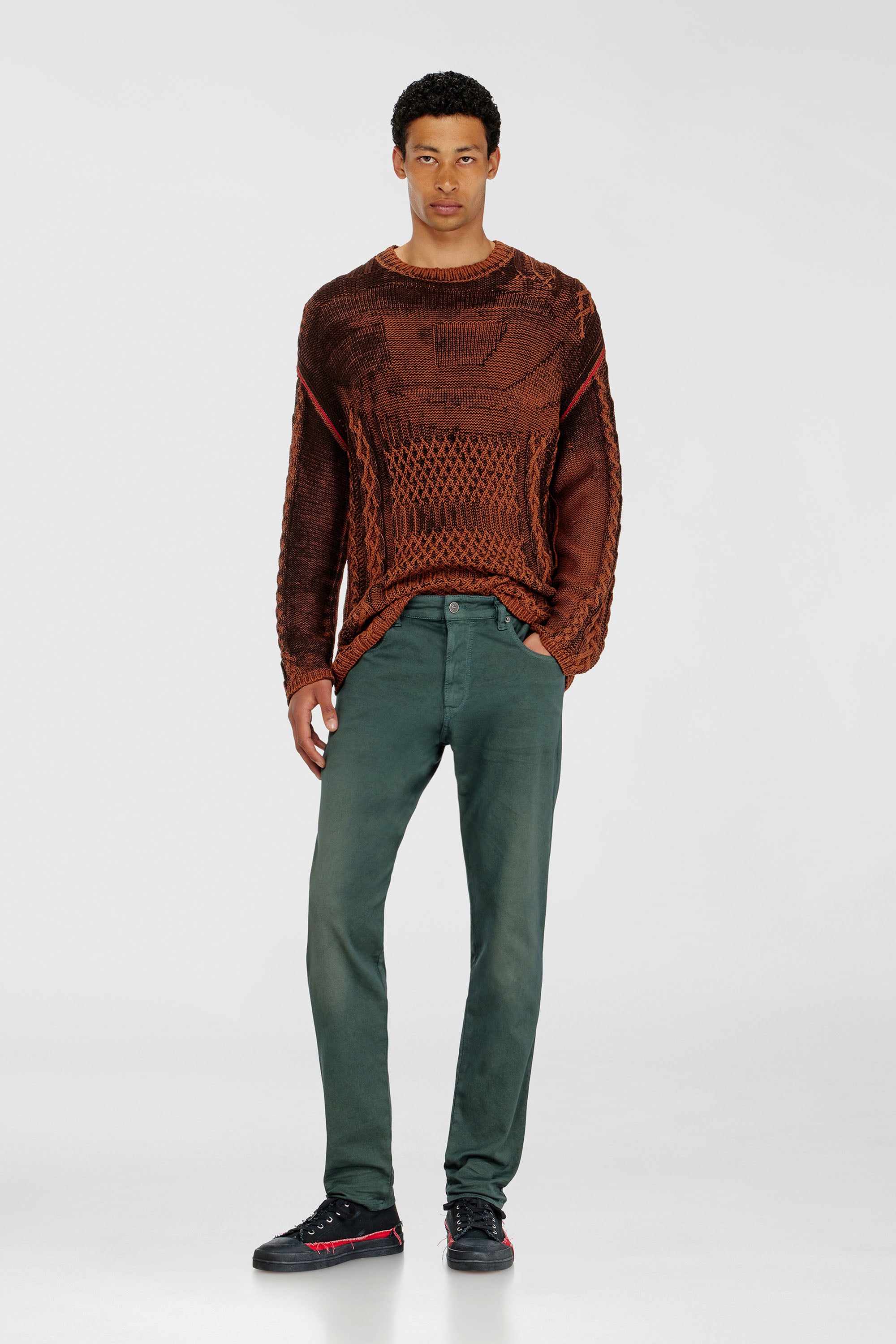 Diesel - Slim 2062 D-Strukt Joggjeans&reg; 0670M Hombre, Verde Oscuro - 1