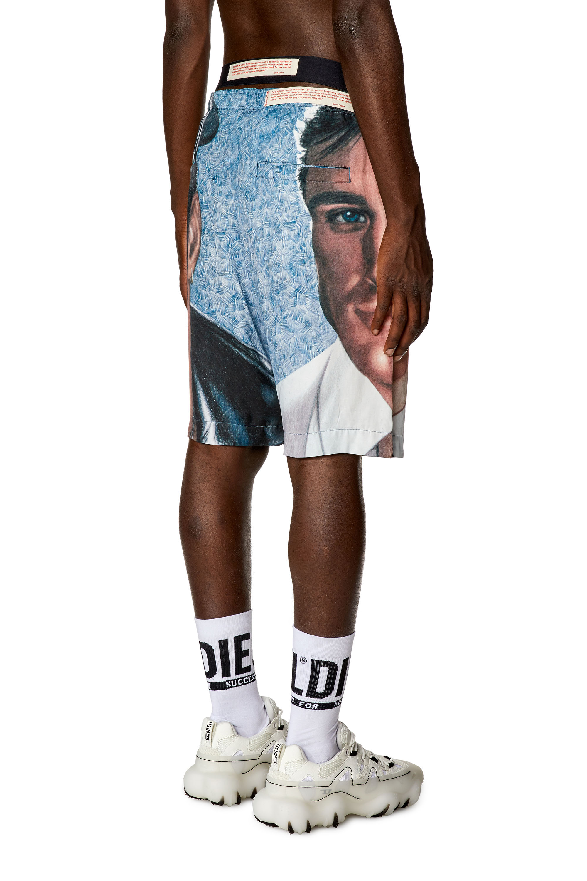 Diesel - PR-P-TOLL-SHO-23A, Pantal&oacute;n corto de sat&eacute;n con estampado all-over Unisex in Azul marino - 4