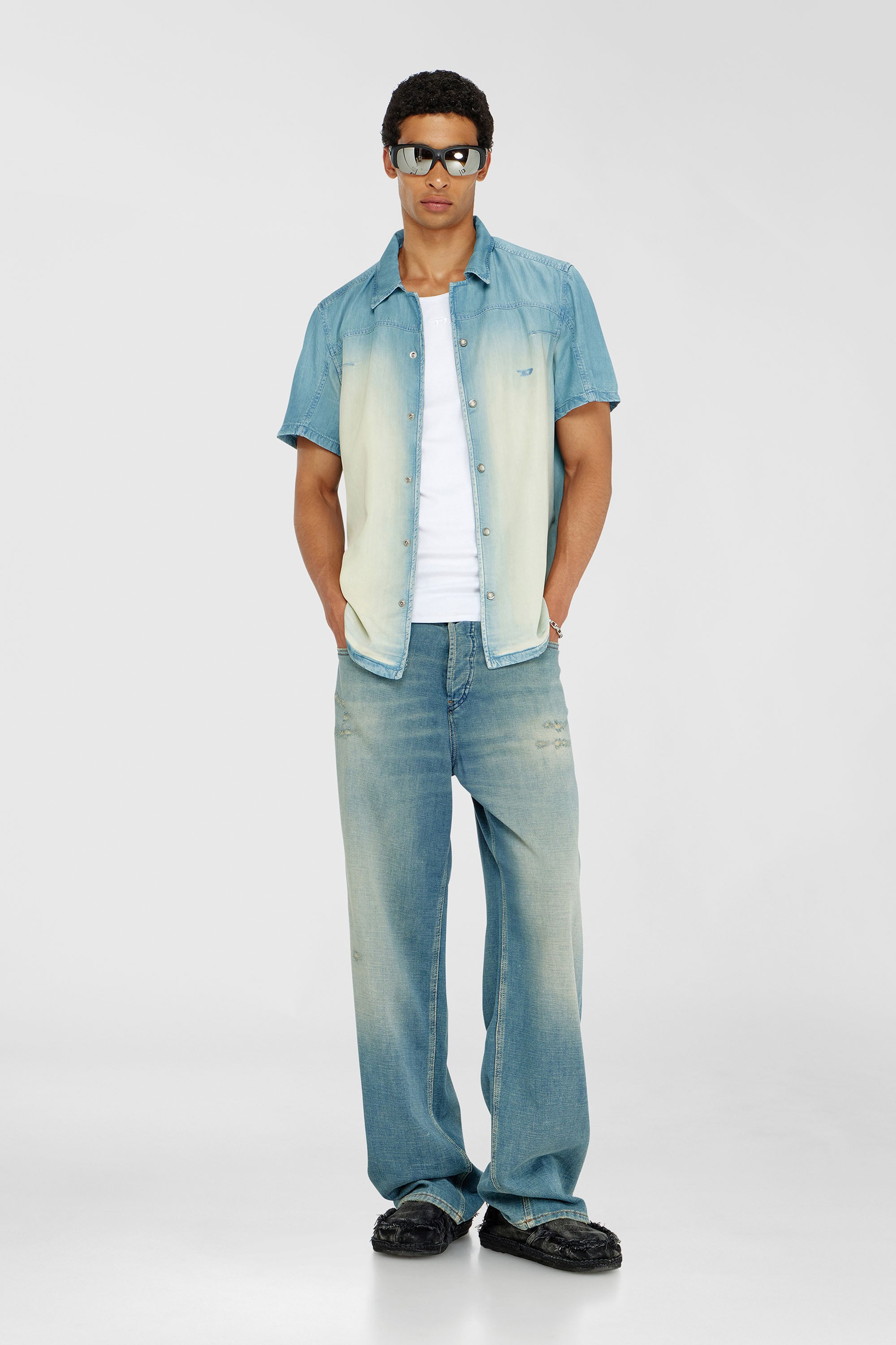 Diesel - D-CLARIVO-S, Camisa de manga corta en denim fluido con lavado oscuro Hombre in Azul marino - 2