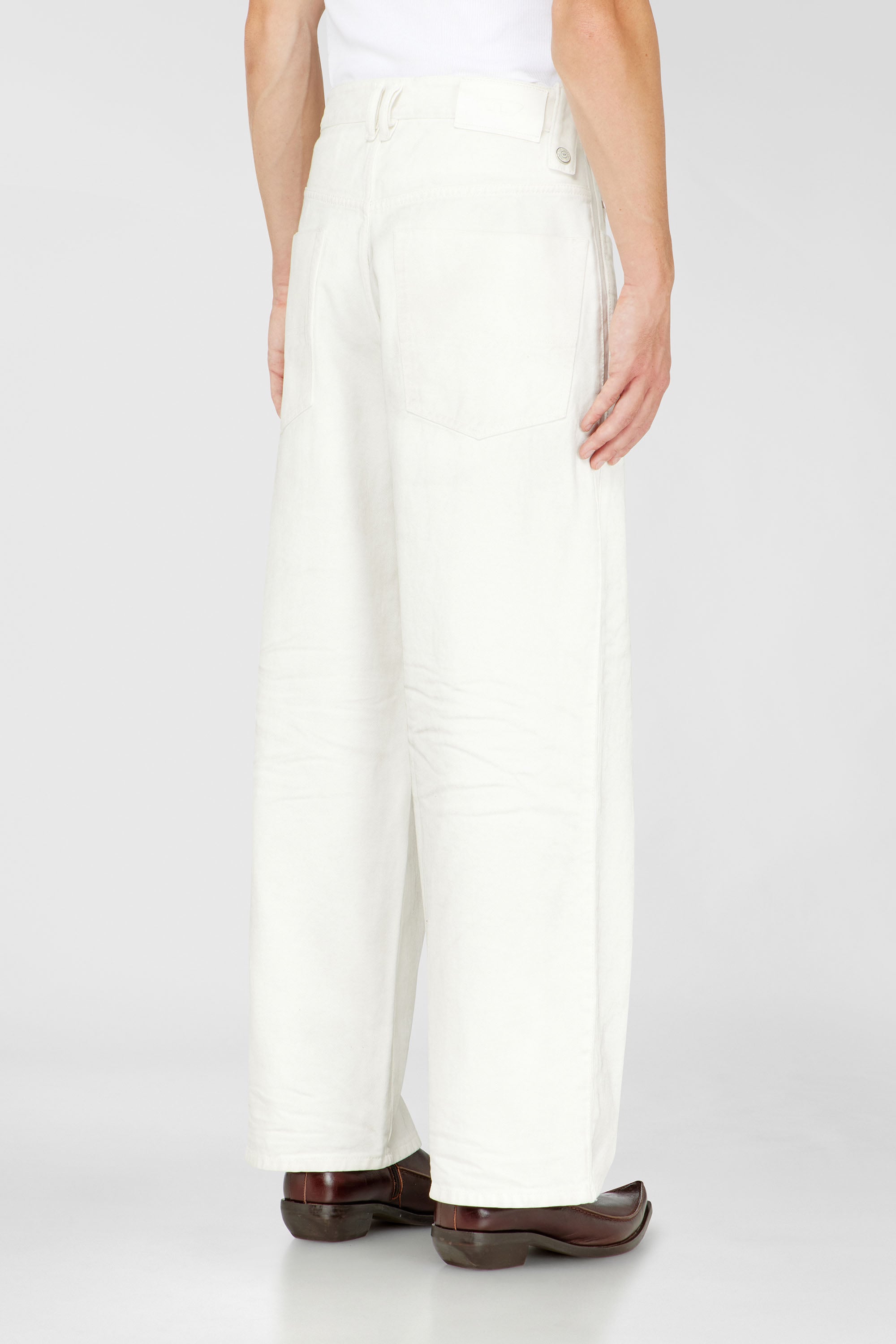 Diesel - Relaxed Jeans 1982 D-Hakou 007GG Unisex, Blanco - 5