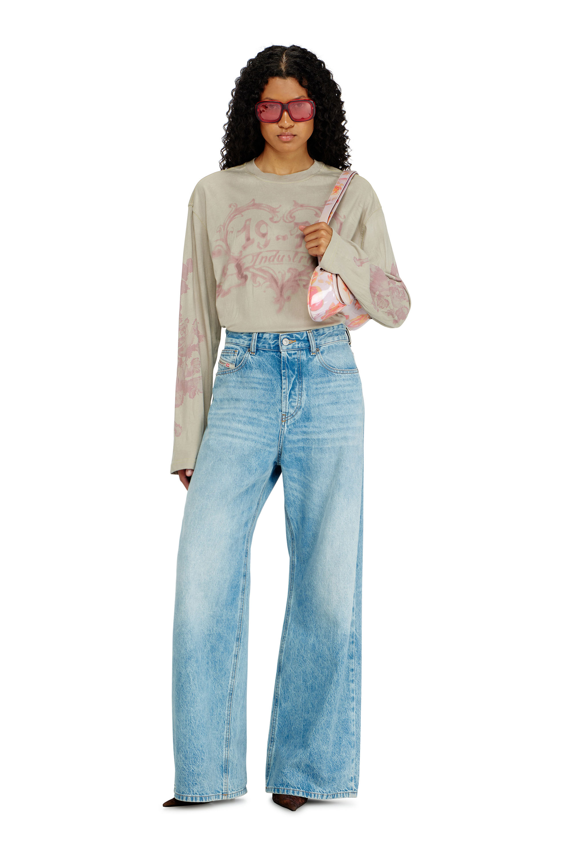 Diesel - T-HILARY-LS-AA1, Camiseta de manga larga de algod&oacute;n con estampado gr&aacute;fico Mujer in Beige - 2