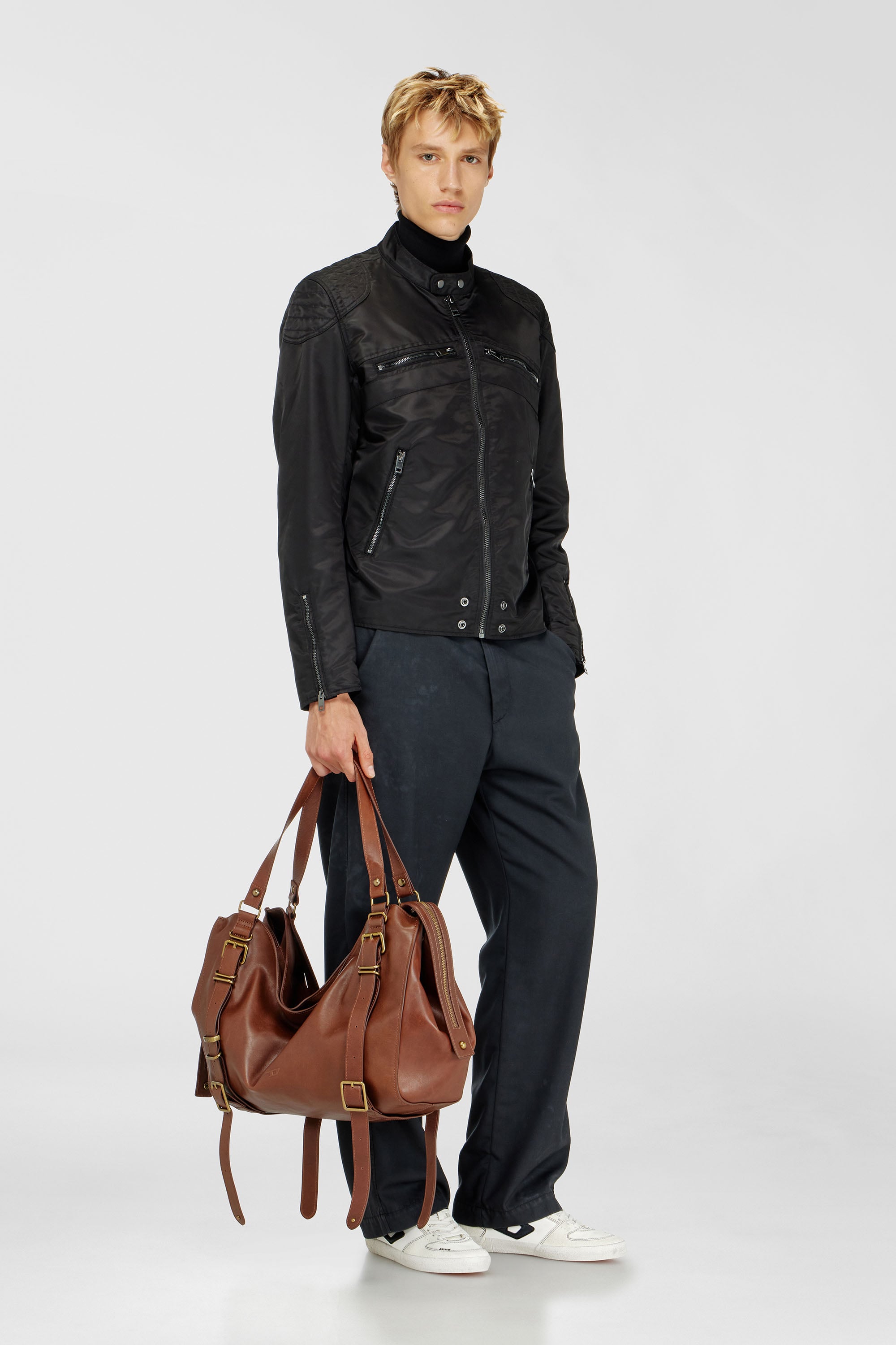 Diesel - J-GLORY-T92, Chaqueta de nailon con hombros acolchados y bolsillos con cremallera Hombre in Negro - 2