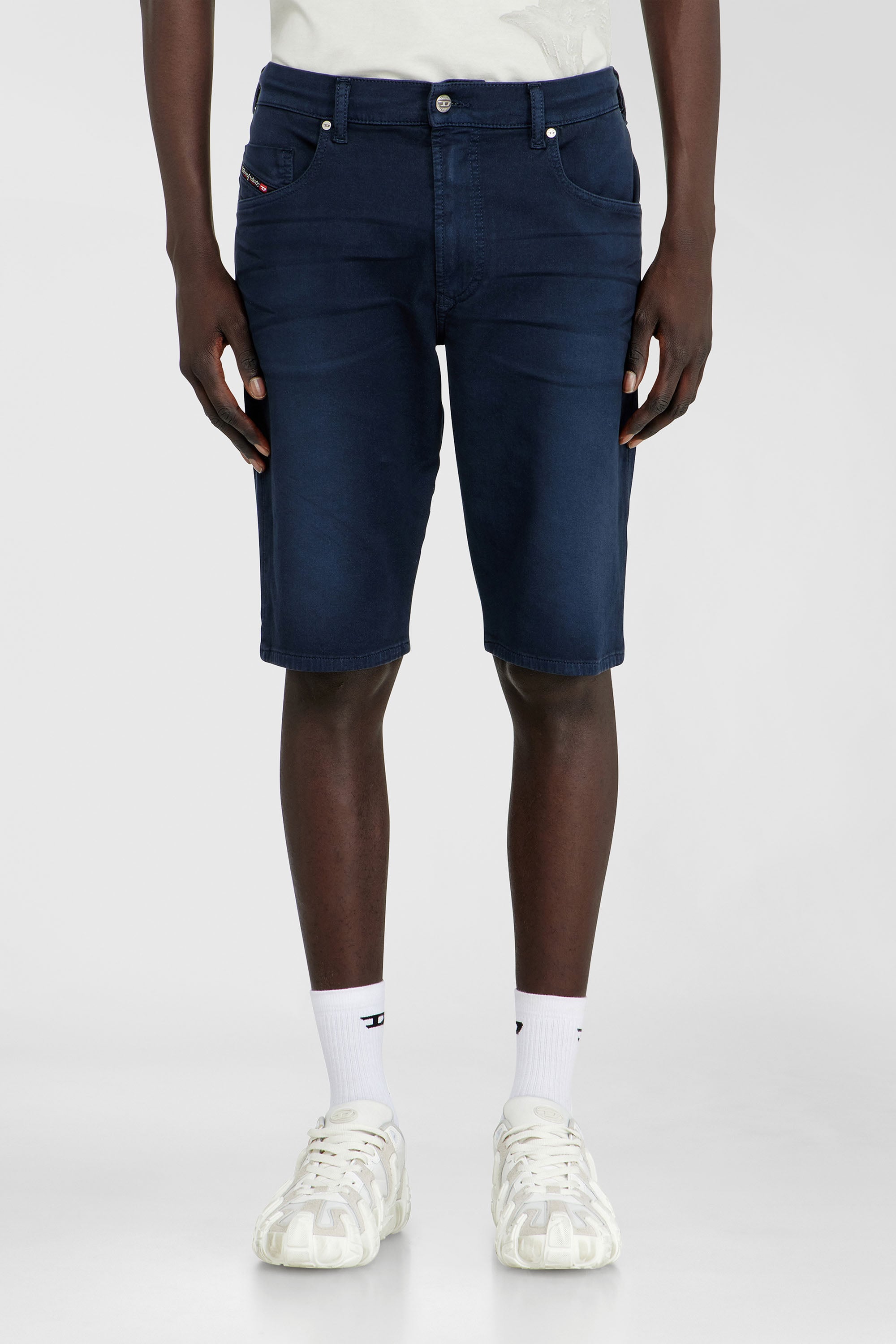 Diesel - 2033 D-KROOLEY-SHORT-BW JOGG, Slim shorts en denim de color Hombre in Azul marino - 3