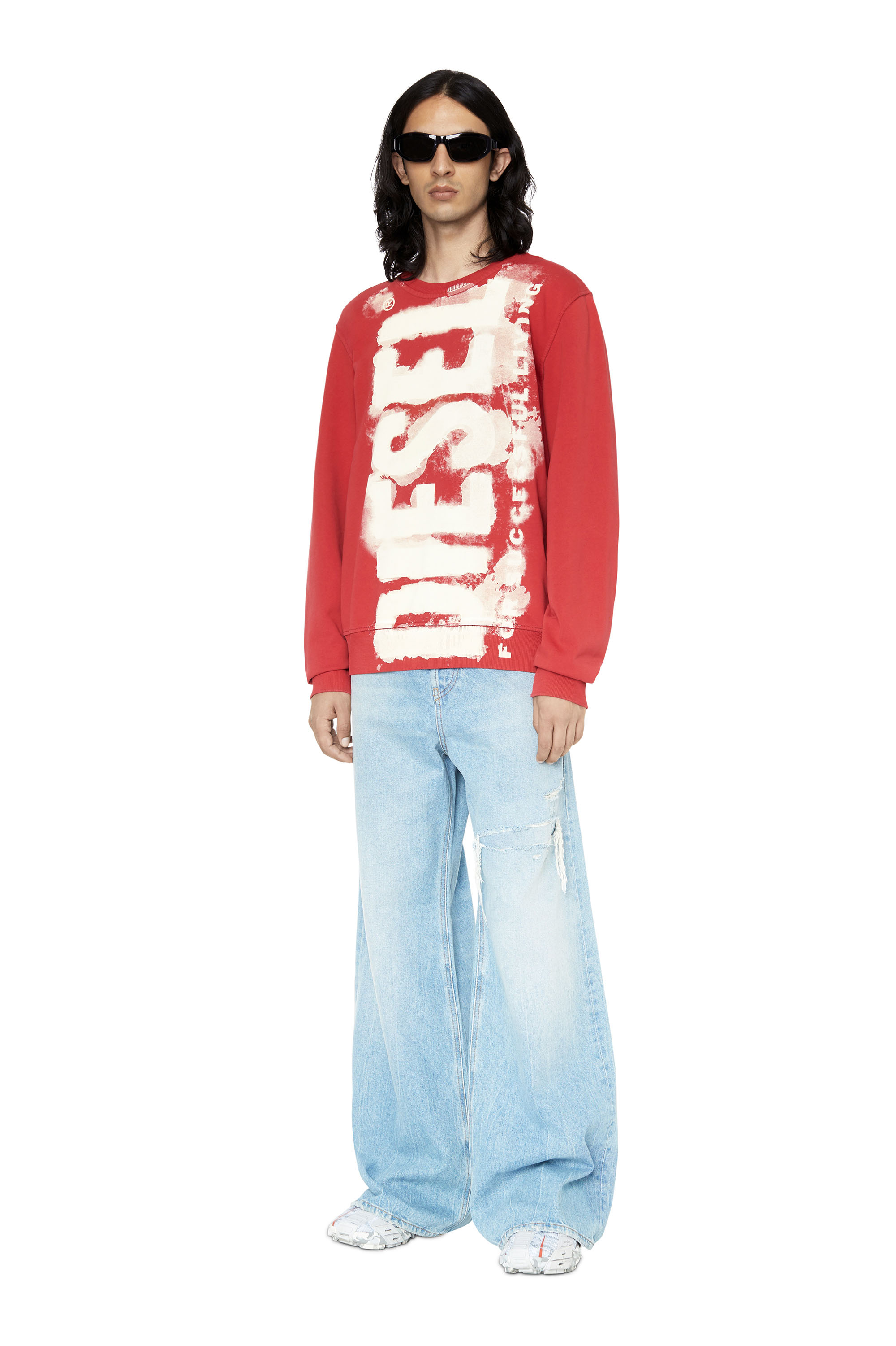Sweatshirt with bleeding-effect logo