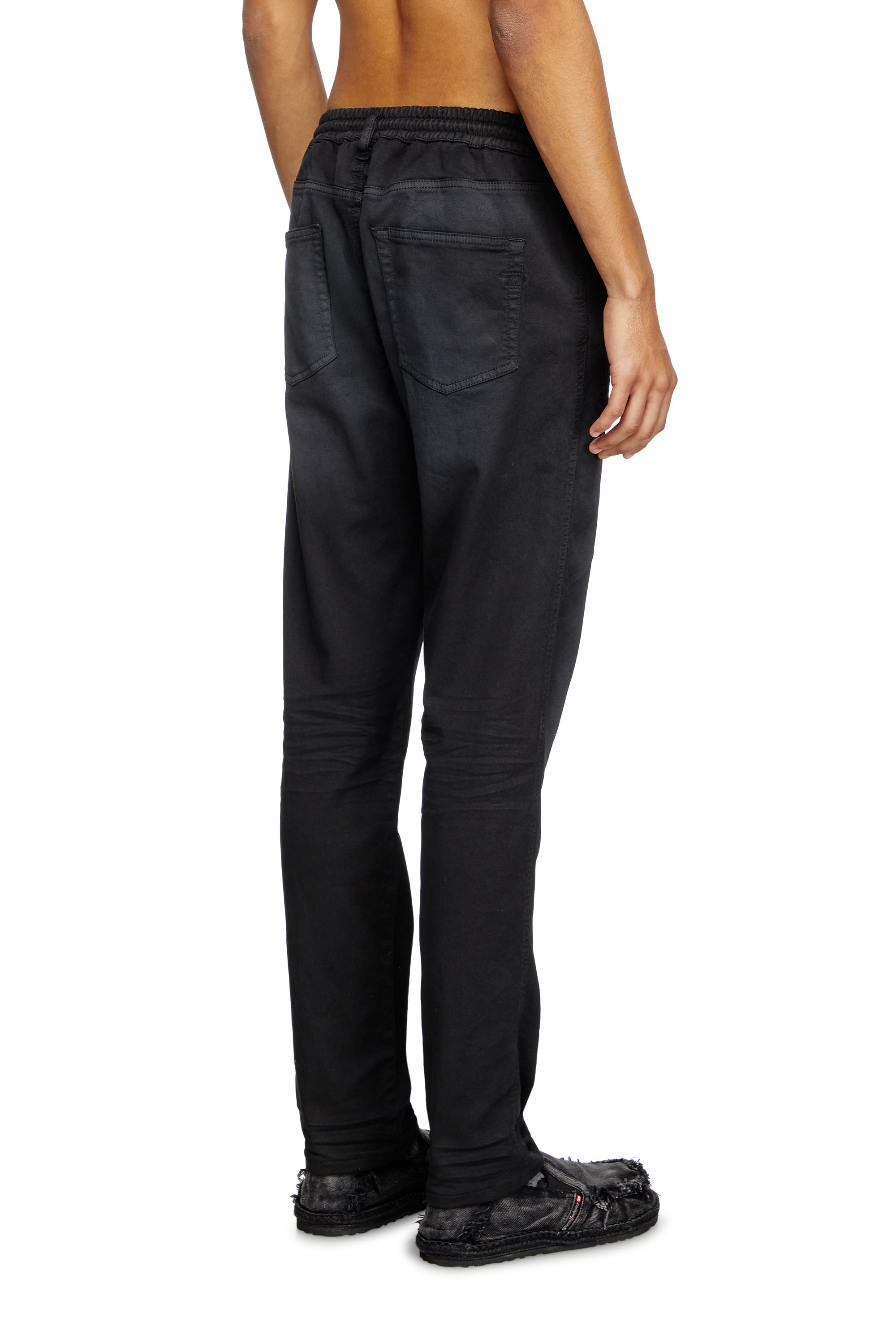 Diesel - Male's Slim 2062 D-Strukt Joggjeans® 0670M, Black - 4
