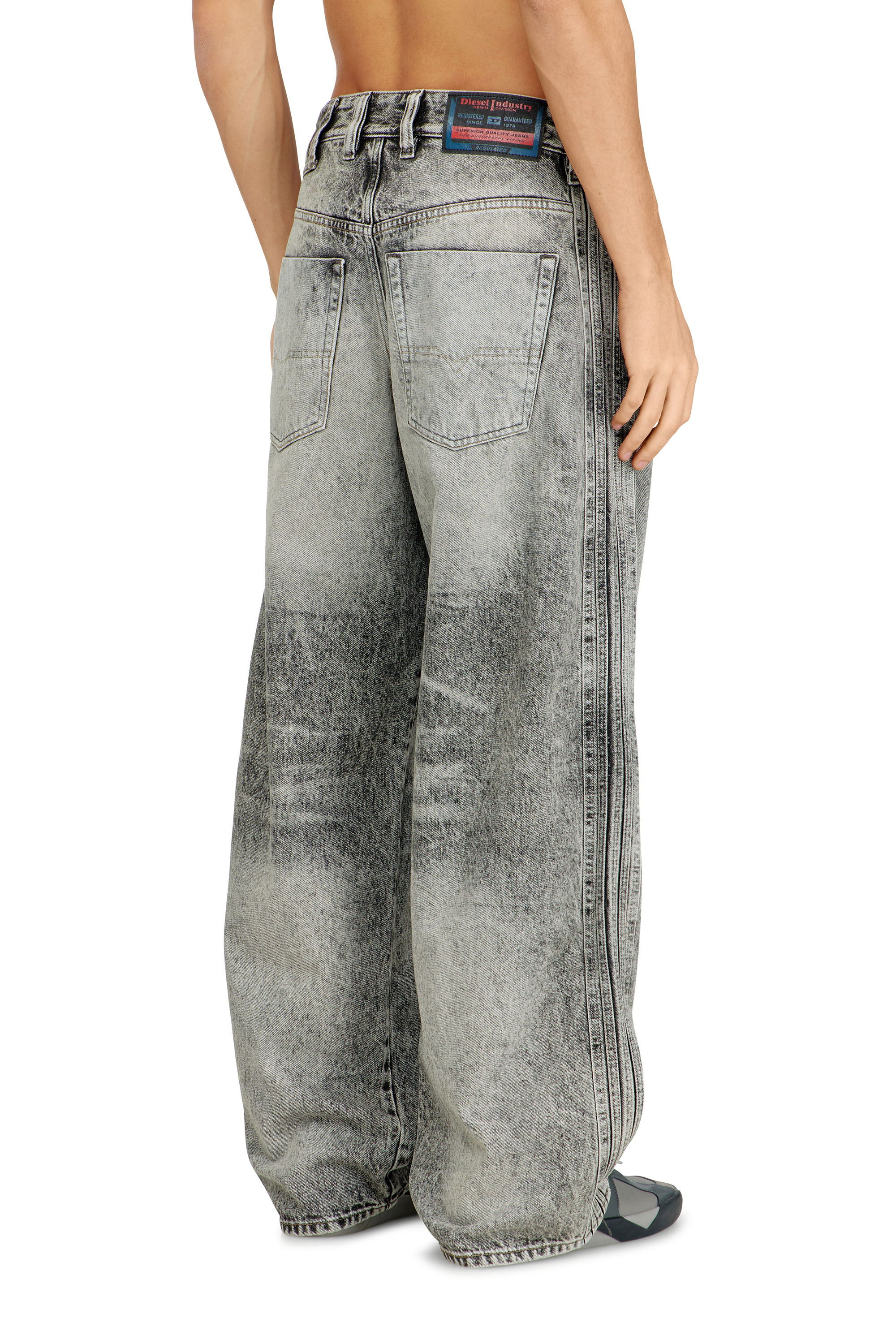 Diesel - Relaxed Jeans 1997 D-Enim-M 09P11 Mixte, Gris Clair - Image 4