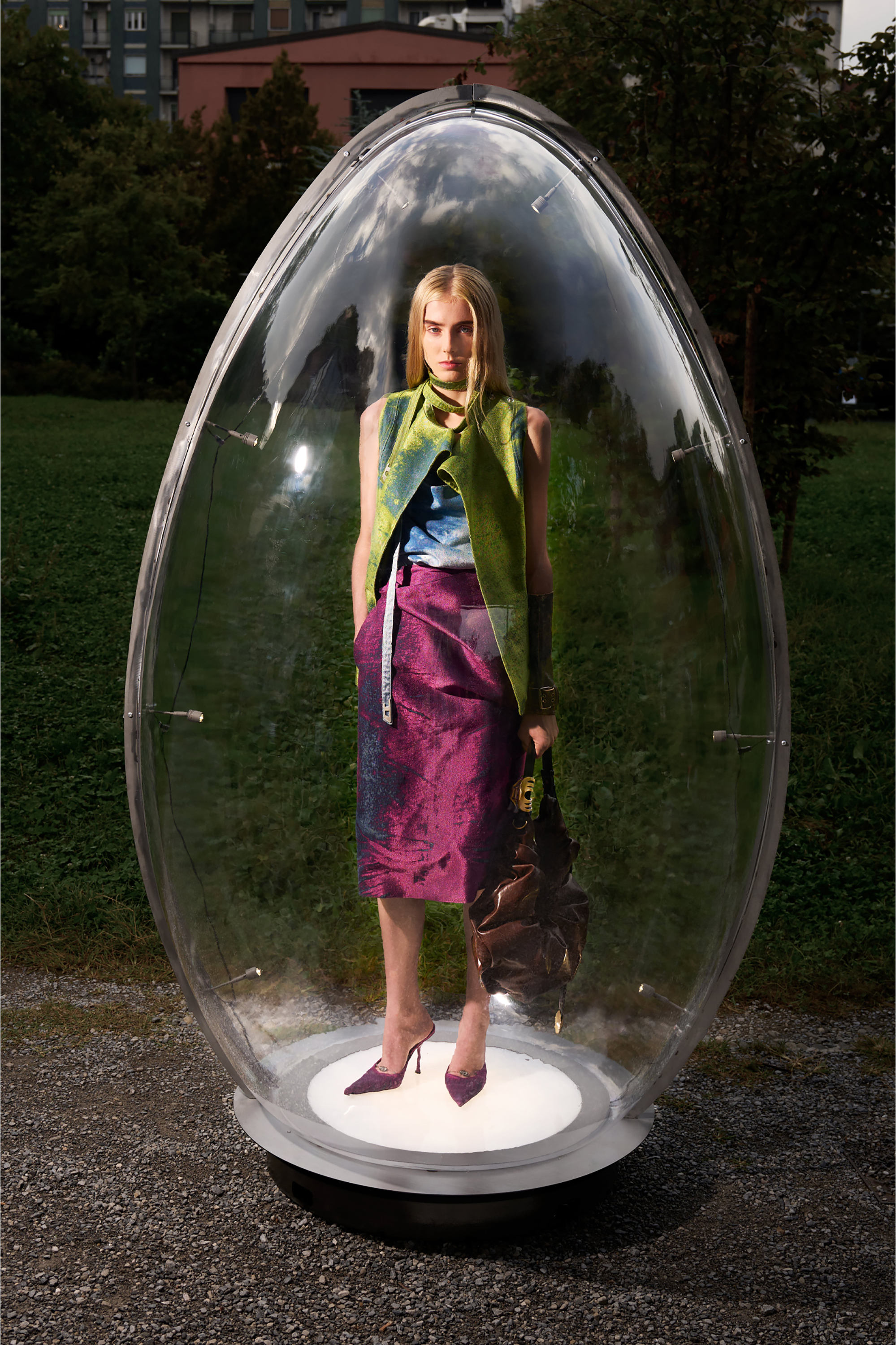 Diesel - DE-VANTOS-FSI, Chaleco con cintur&oacute;n en denim satinado de color Mujer in Verde - 4