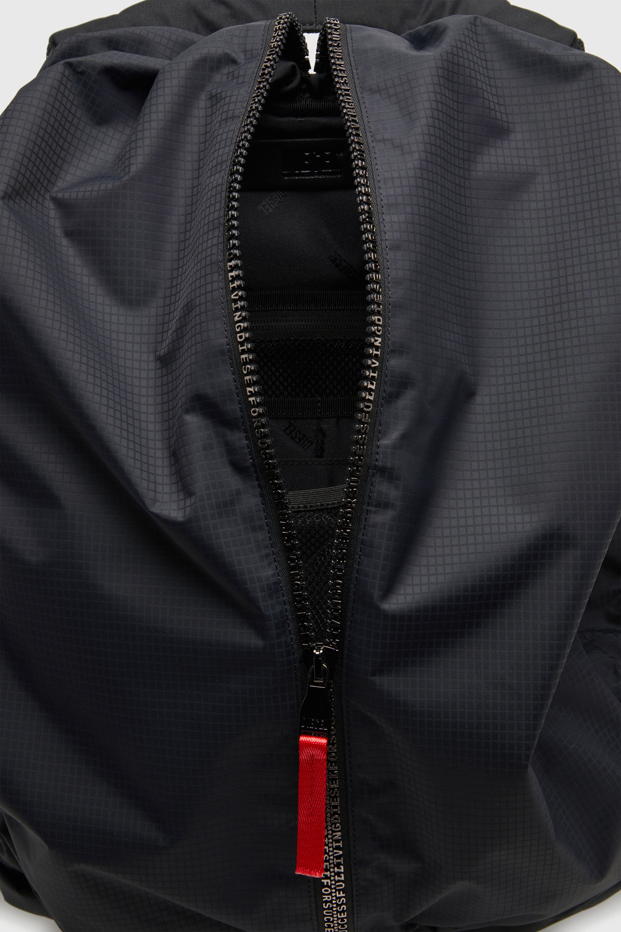 DIESEL バッグ Men's Zip-D-Backpack in check-jacquard shell | Black | Diesel US