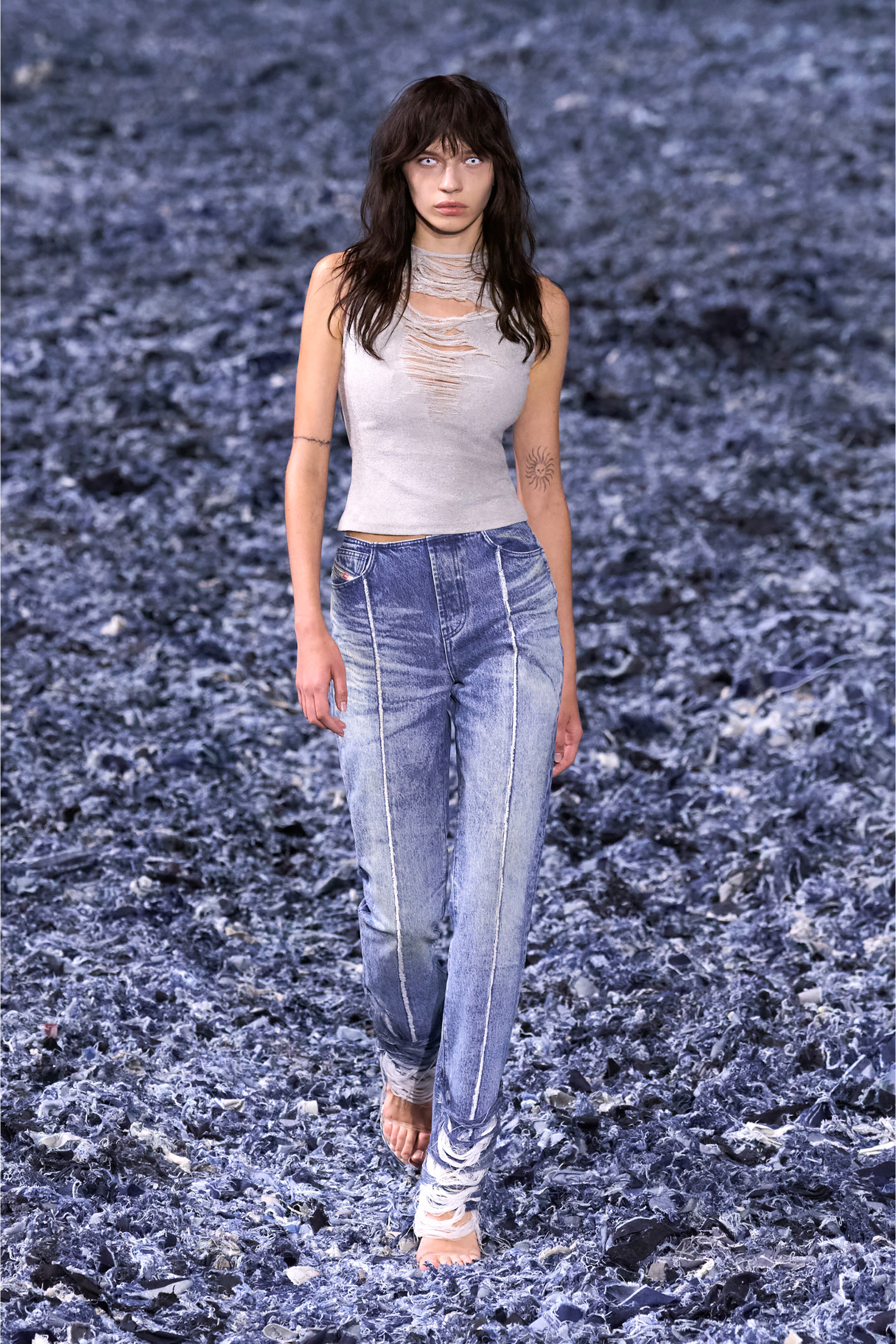 Diesel - T-YASMINA, Débardeur avec devant effet vieilli Femme in Gris - 4