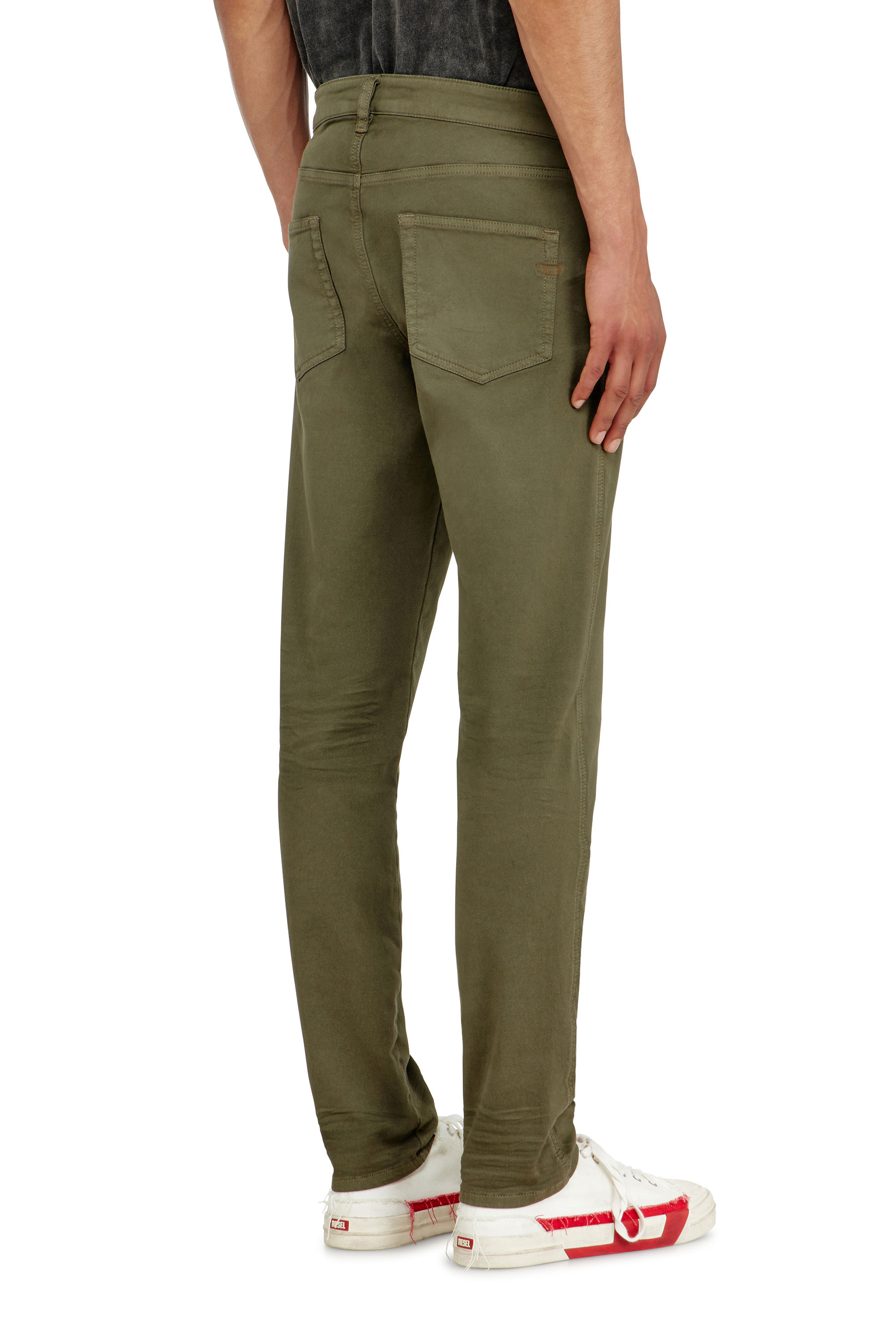 Diesel - Slim 2062 D-Strukt Joggjeans&reg; 0670M Hombre, Verde Militar - 3