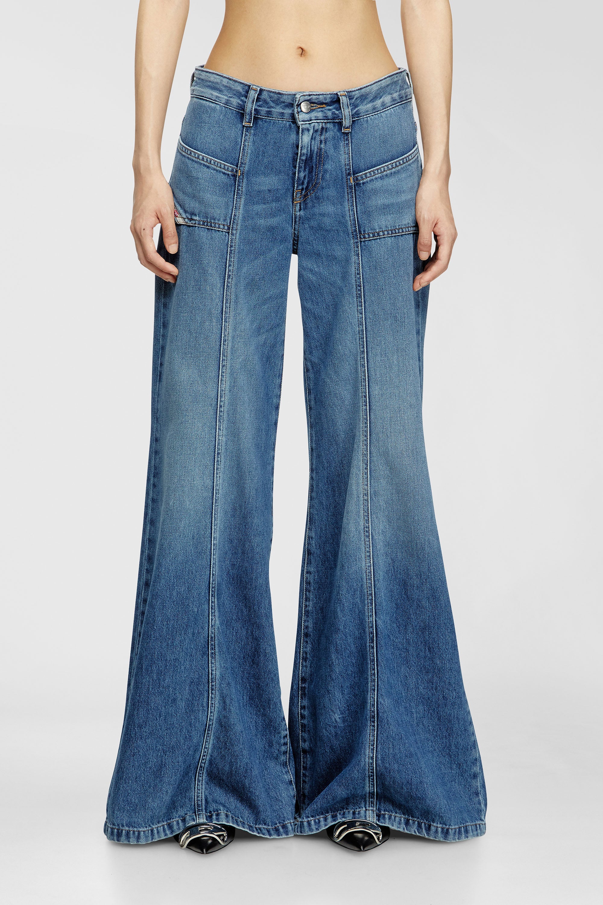 Diesel - Flare Jeans D-Akii 09M56 Femme, Bleu moyen - Image 3