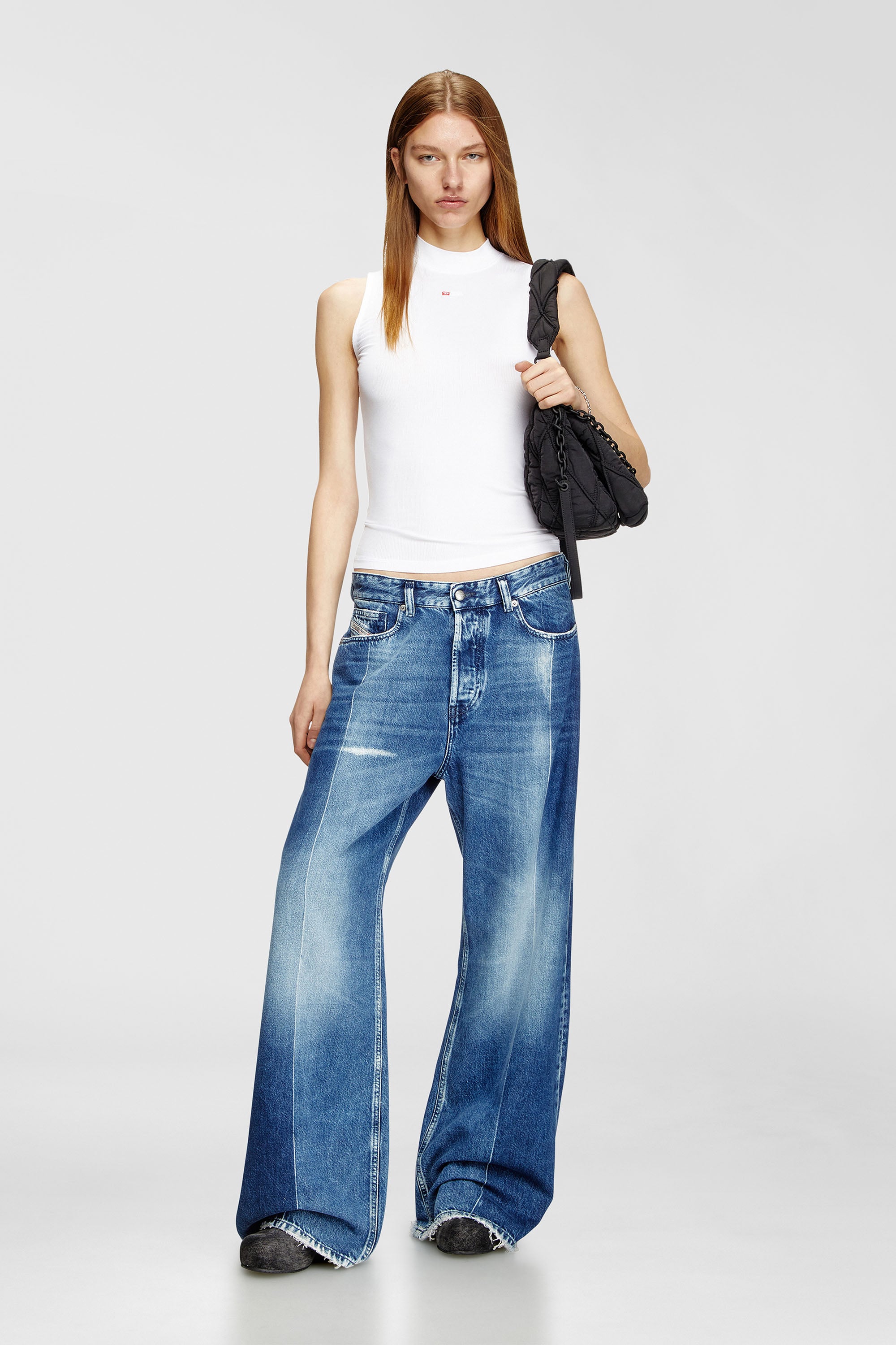 Diesel - T-MOKKY-SL-MICRODIV, D&eacute;bardeur c&ocirc;tel&eacute; avec col montant Femme in Blanc - 1