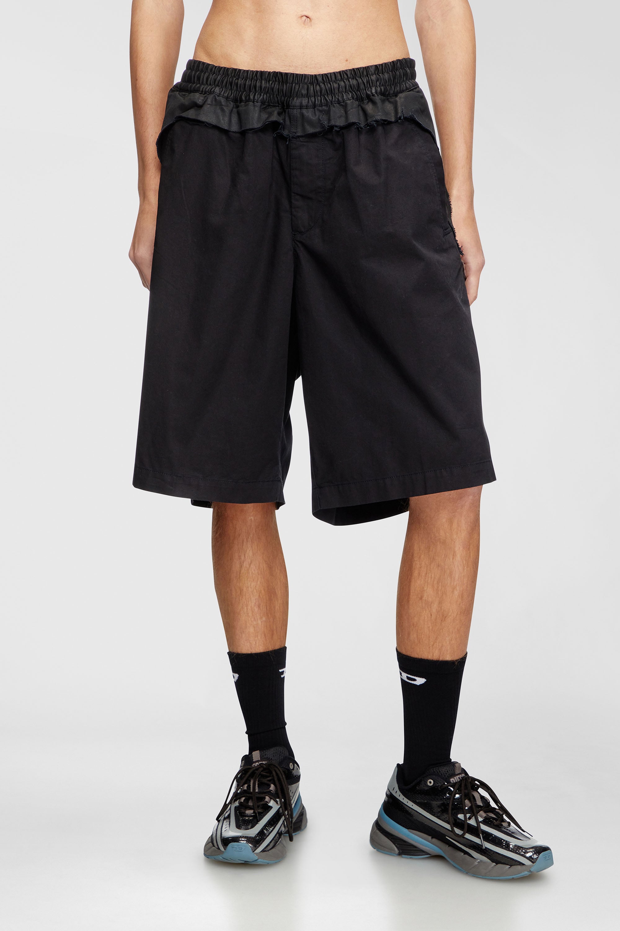 Diesel - P-GUSTAF-SHORT, Male's Cargo shorts in Black - 1
