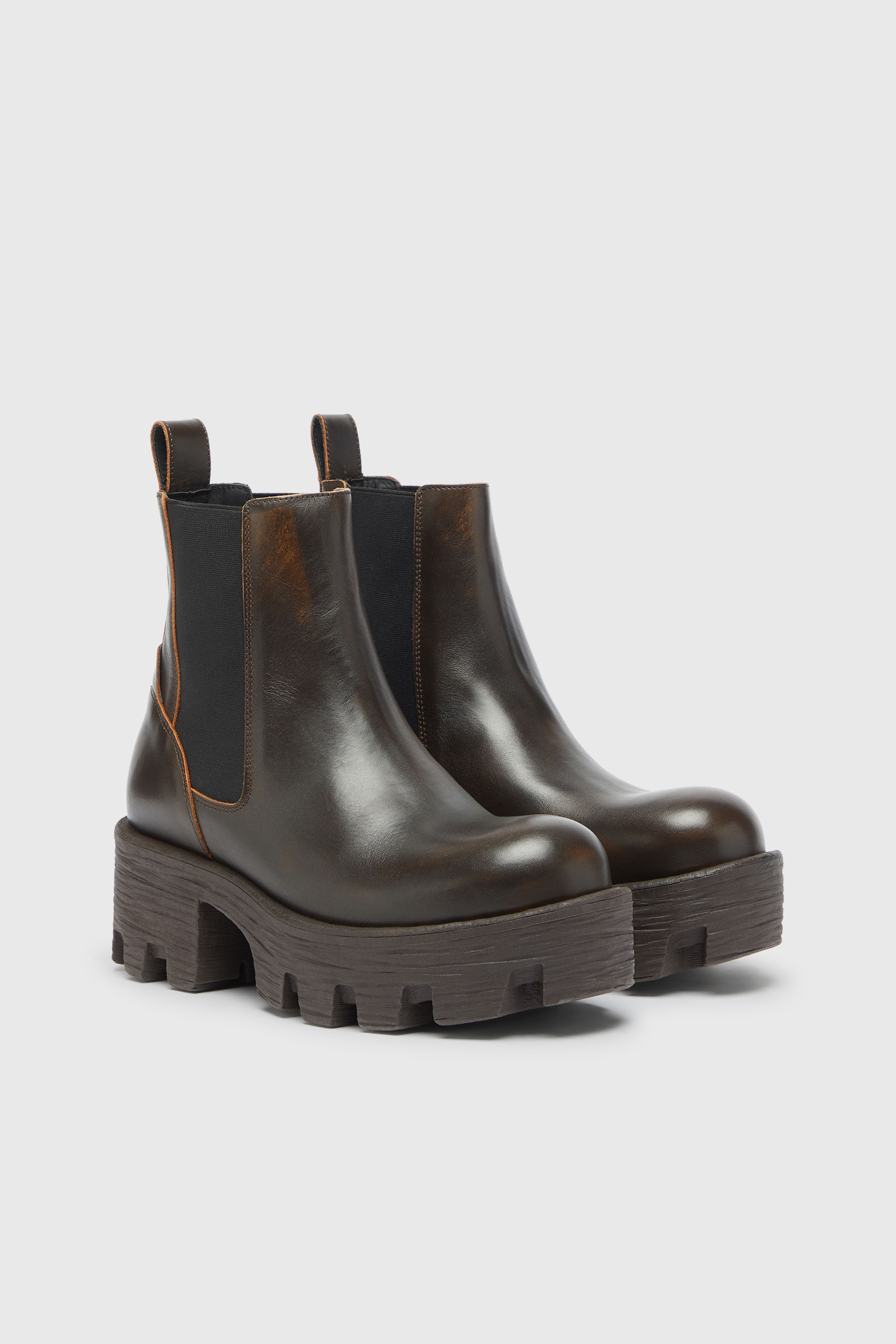Diesel - D-HAMMER CHUNKY W, D-Hammer - Bottines Chelsea en cuir avec semelle crant&eacute;e Femme in Marron - 2