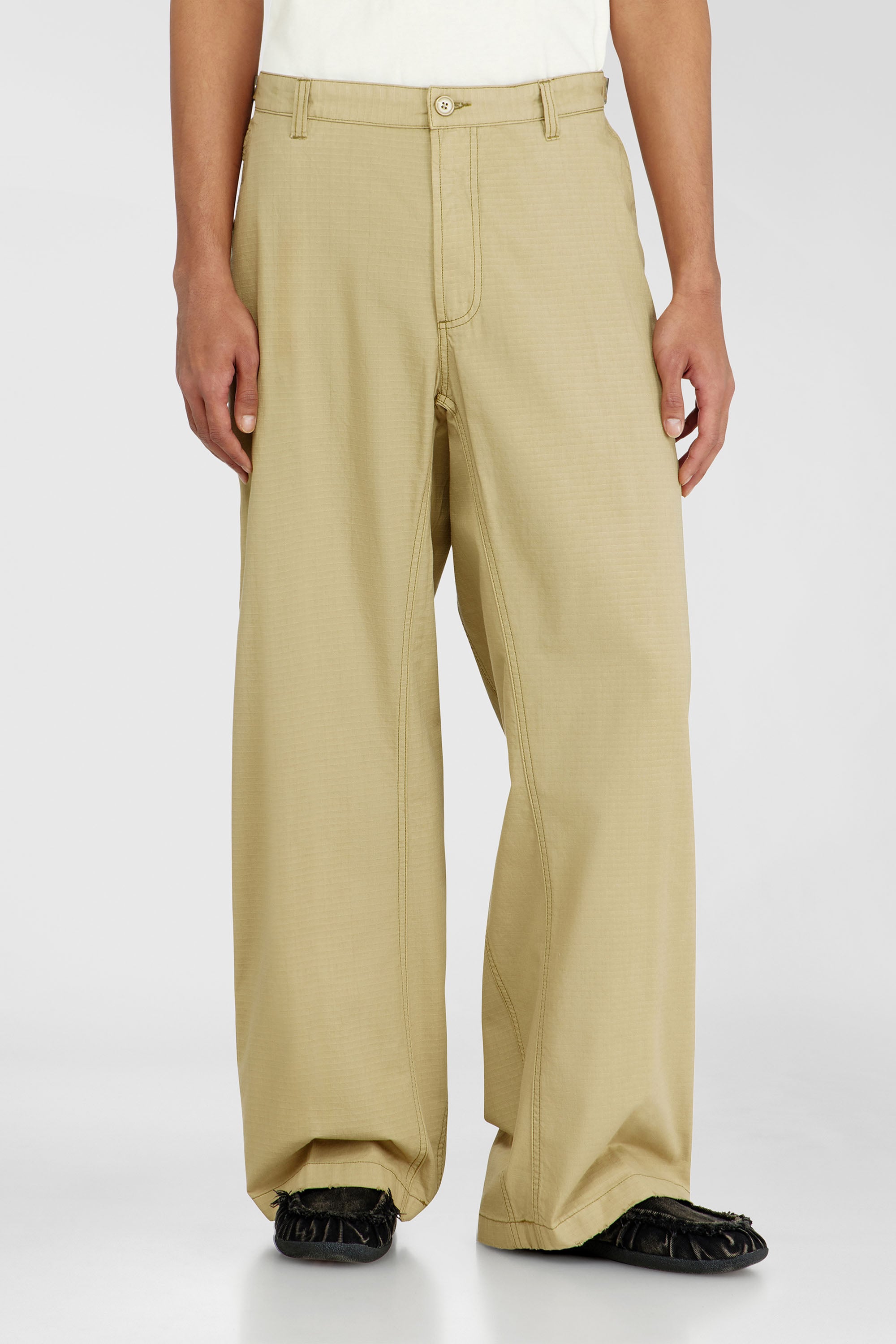 Diesel - P-BALL, Pantalones de ripstop de algod&oacute;n con hebillas laterales Hombre in Beige - 1