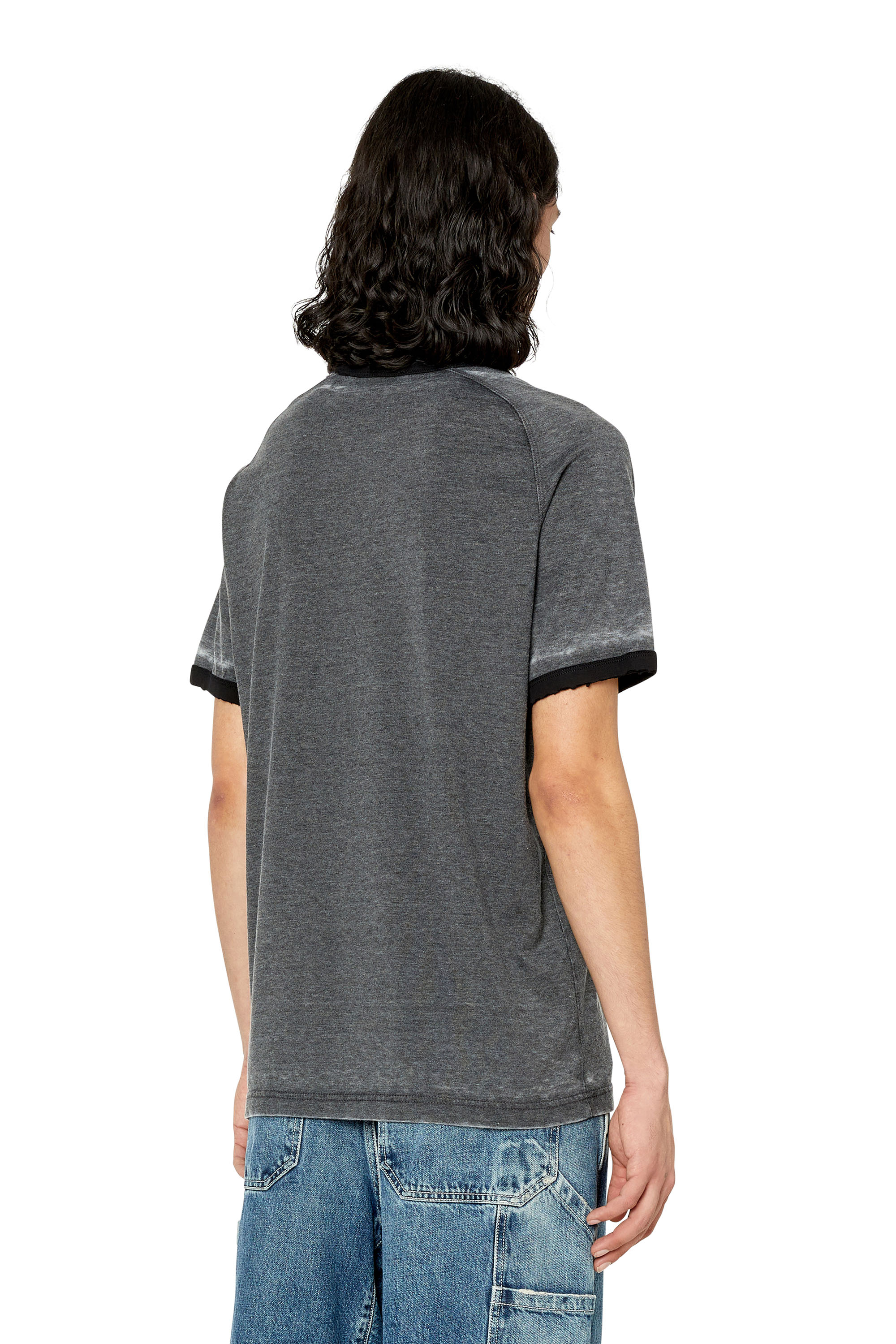 T-DIELAN Man: T-shirt with hand-stencilled print | Diesel