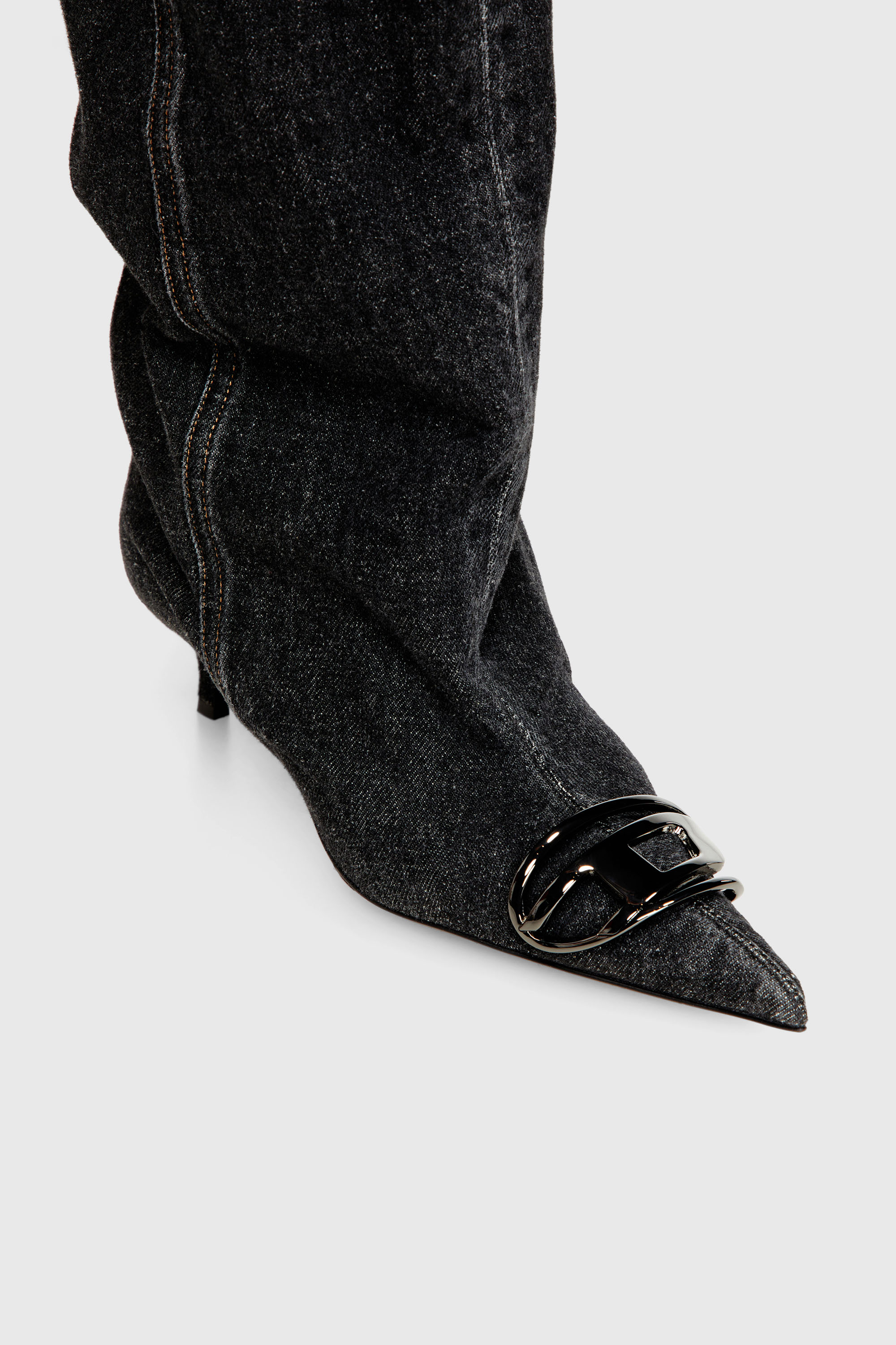 Diesel - D-VENUS KB SLOUCHY, D-Venus-Bota slouchy hasta la rodilla en denim Mujer in Negro - 4