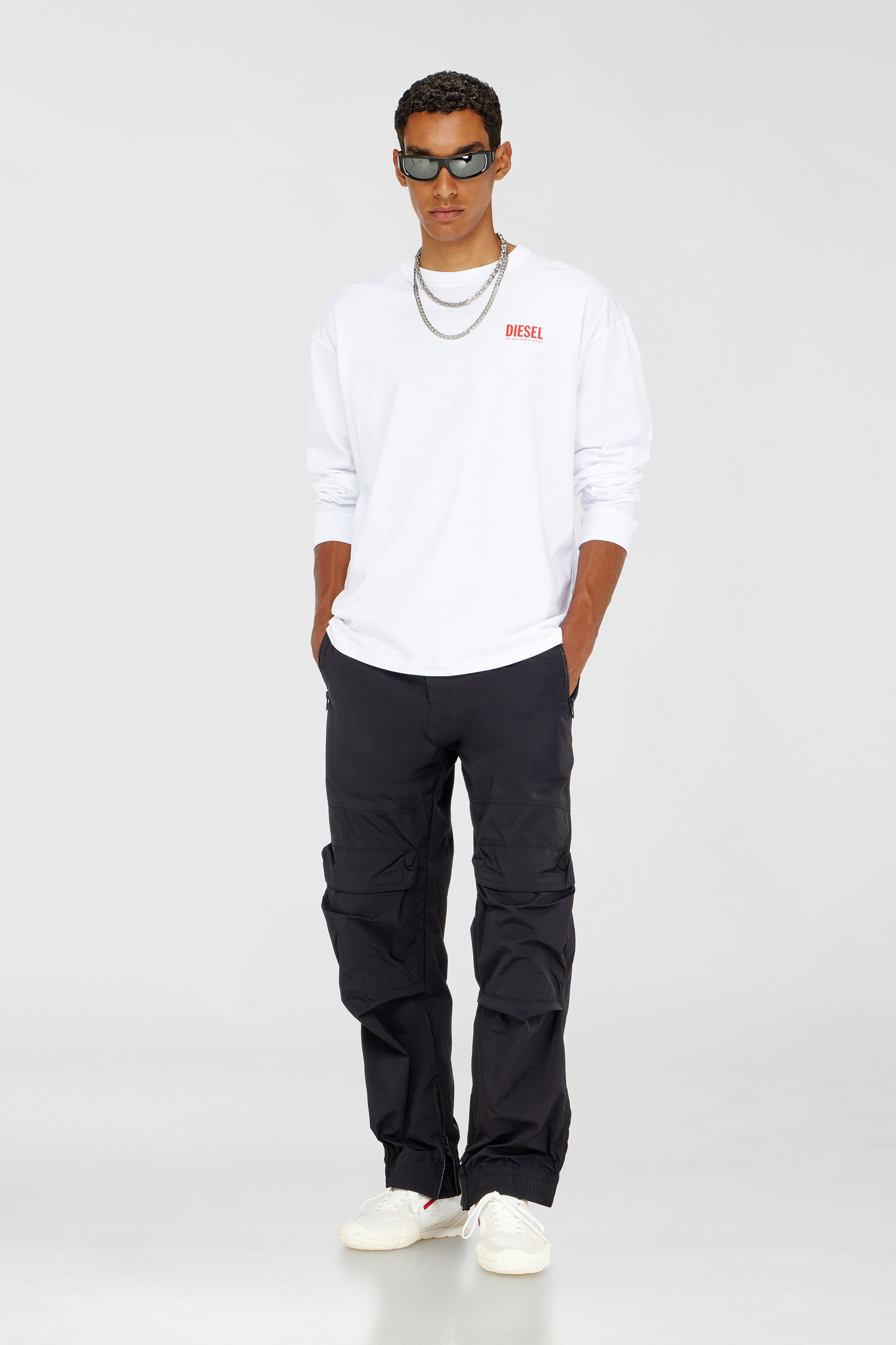 Diesel - P-BEECK-WRD-AKAD, Pantalon en nylon avec poches cargo Homme in Noir - 1