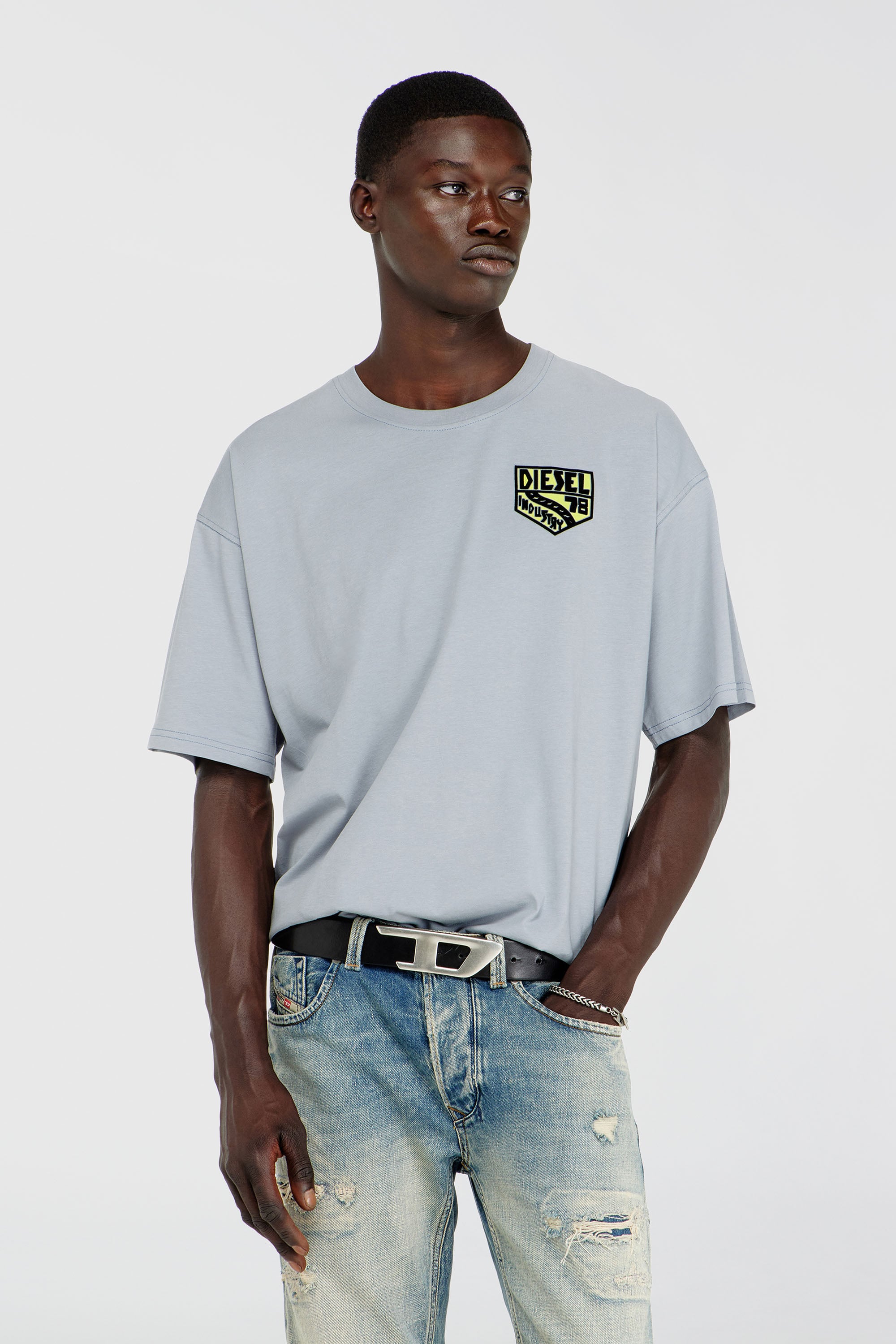 Diesel - T-BOXT-AA15, Male's T-shirt with Diesel Industry chest print in Light Grey - 3