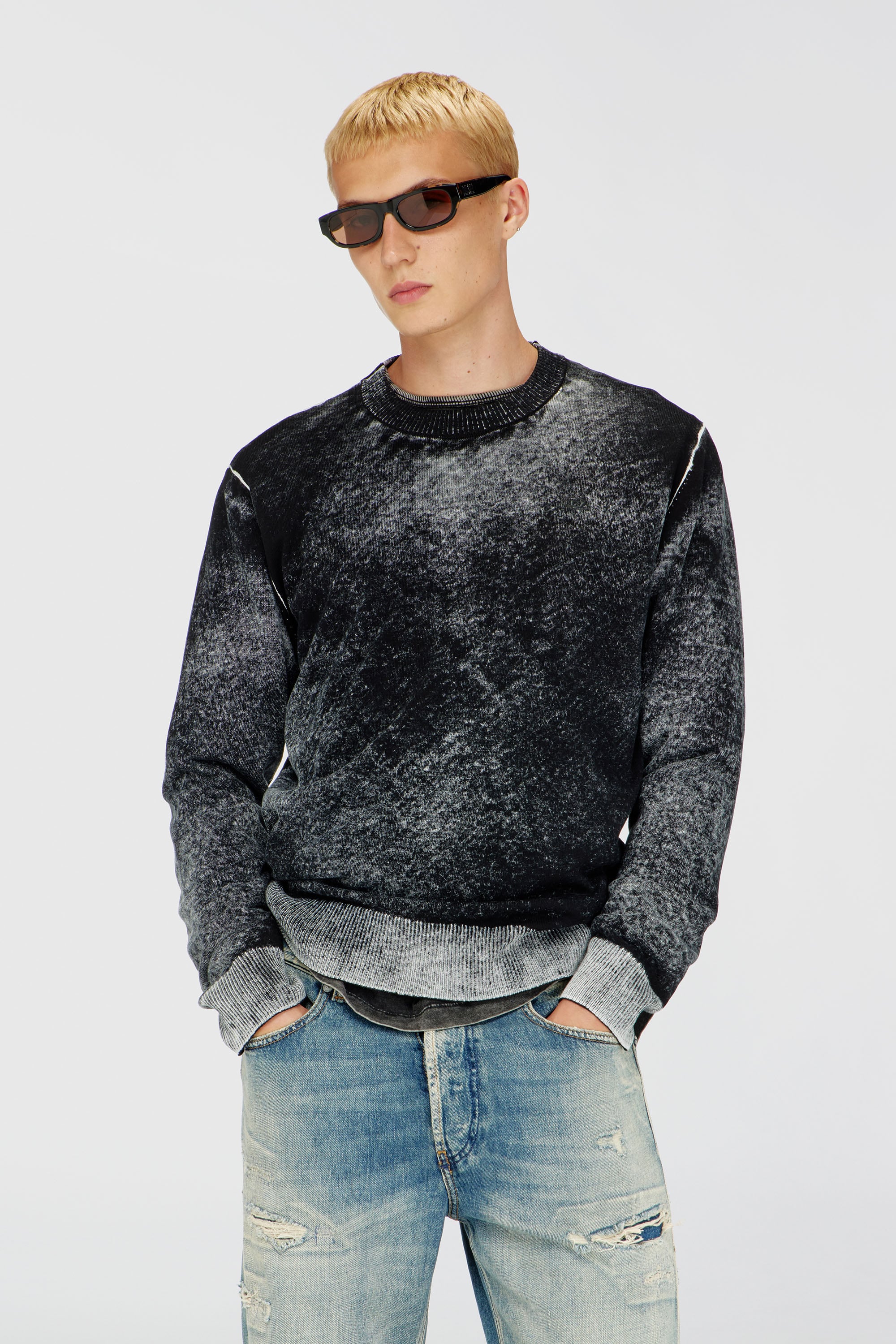 Diesel - K-LAURENT, Jersey con estampado inverso descolorido Hombre in Negro - 1