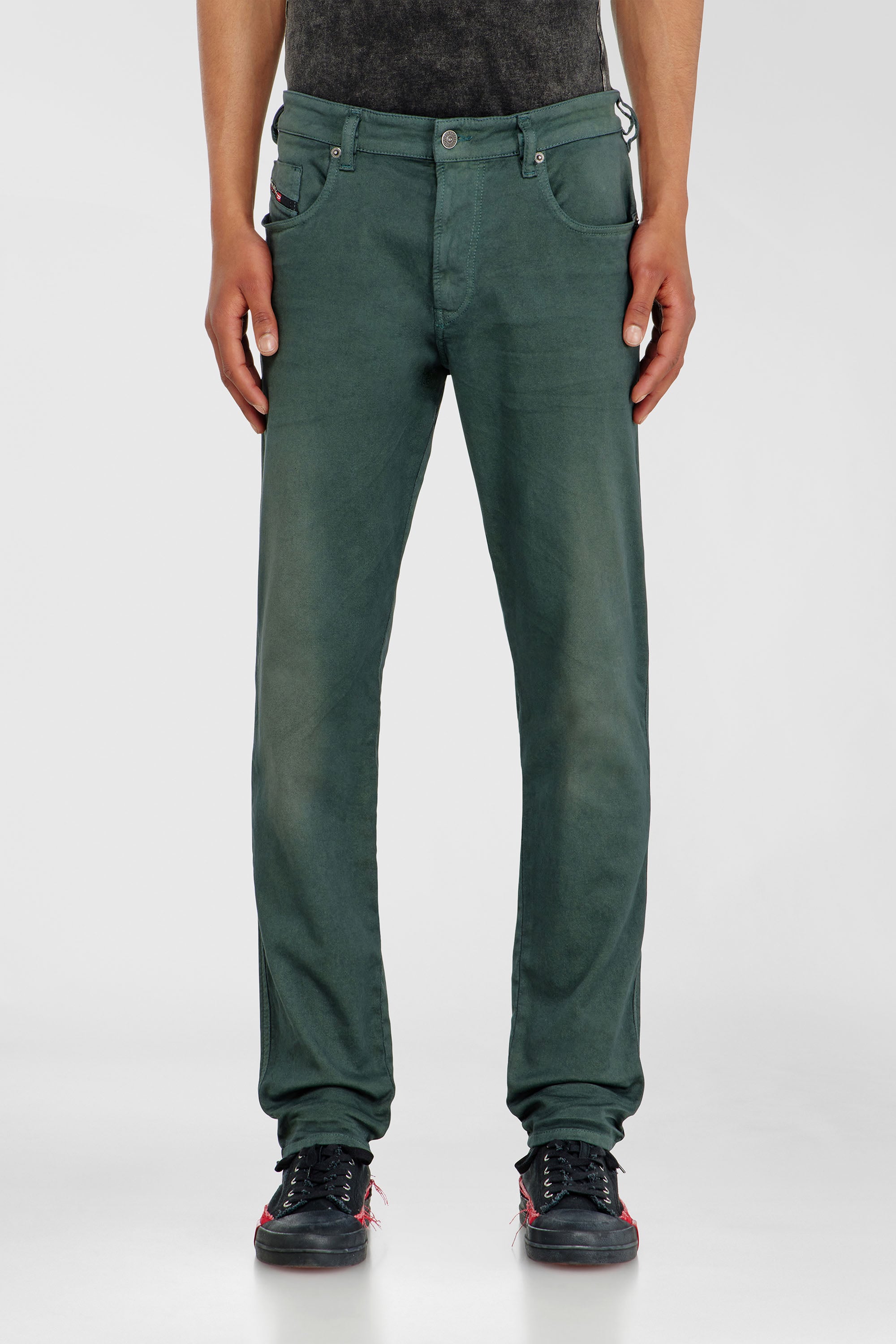 Diesel - Slim 2062 D-Strukt Joggjeans&reg; 0670M Hombre, Verde Oscuro - 2