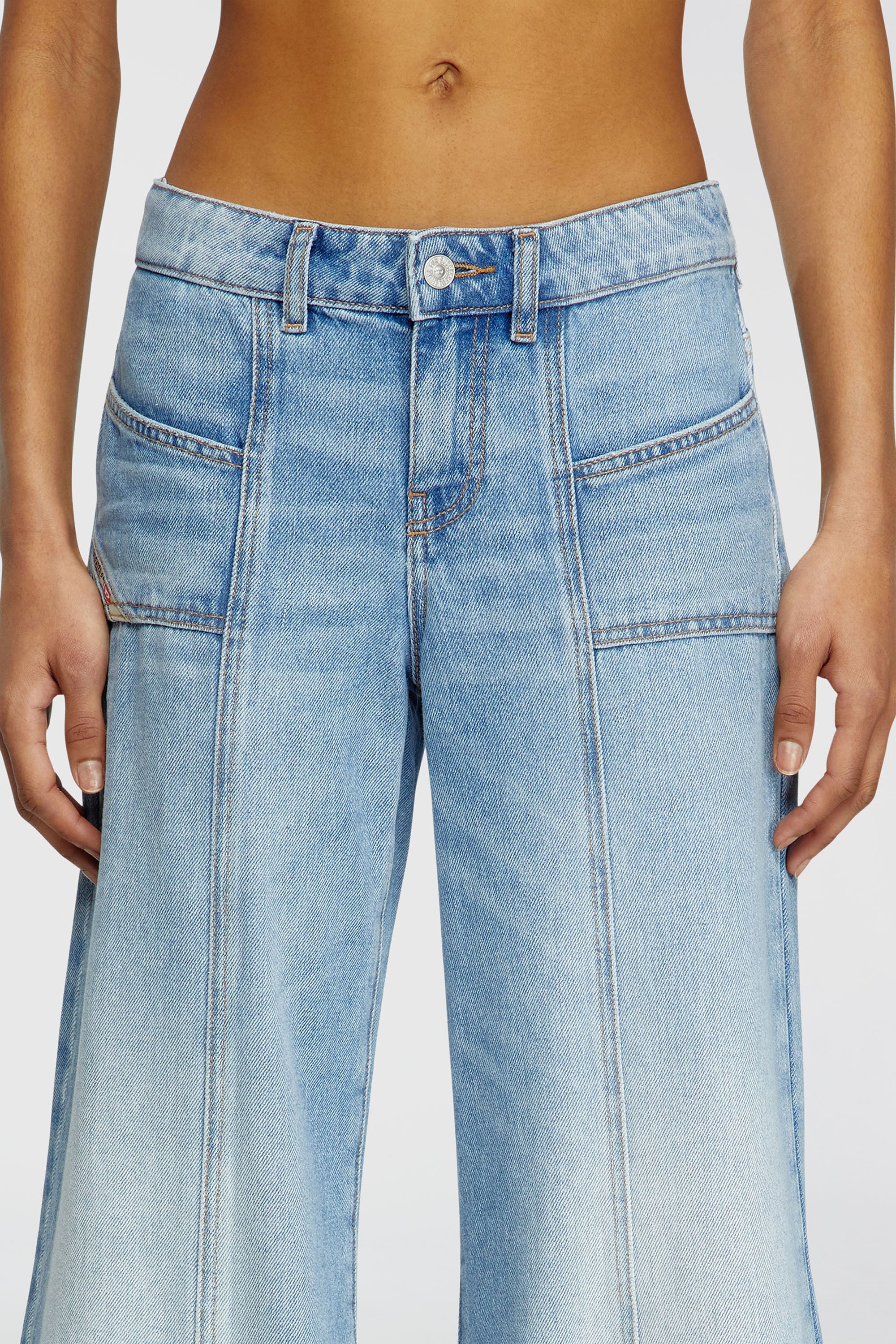 Diesel - Flare Jeans D-Akii 0CLBA Mujer, Azul Claro - 5