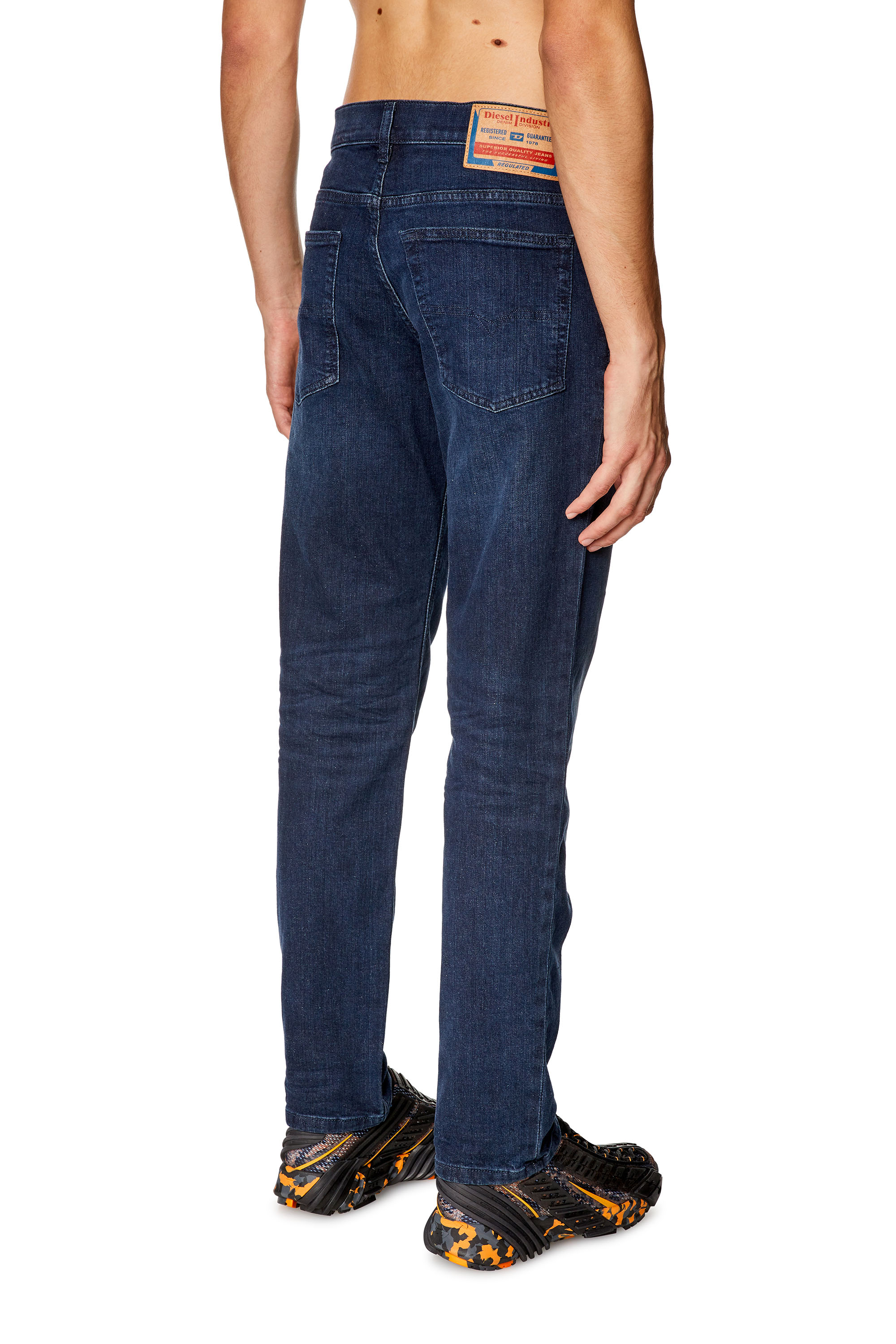 Regular Jeans 2023 D-Finitive 0CNAA