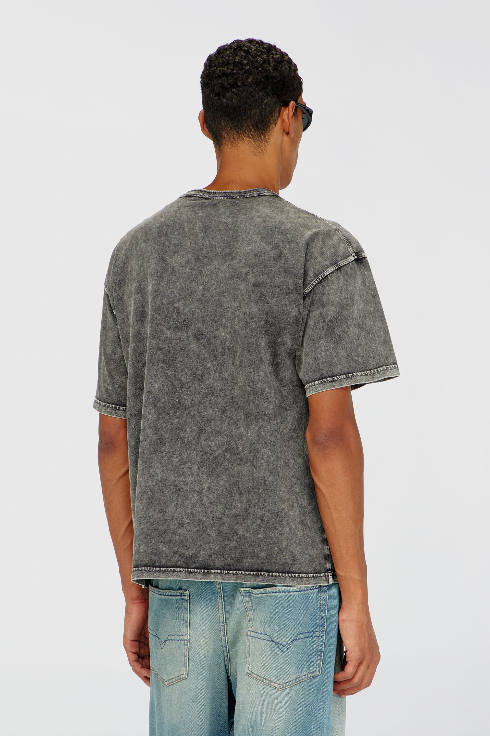 Men's Relaxed cotton T-shirt with Oval D applique | Black | Diesel US
