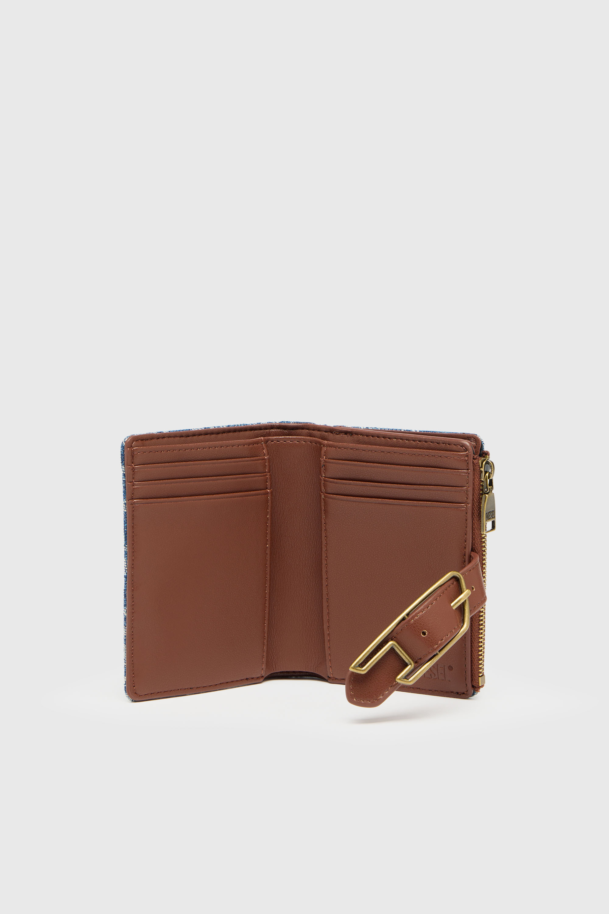 Diesel - D-LINE BI FOLD ZIP II, Cartera plegable en monogram denim con detalle de cintur&oacute;n Mujer in Azul marino - 3