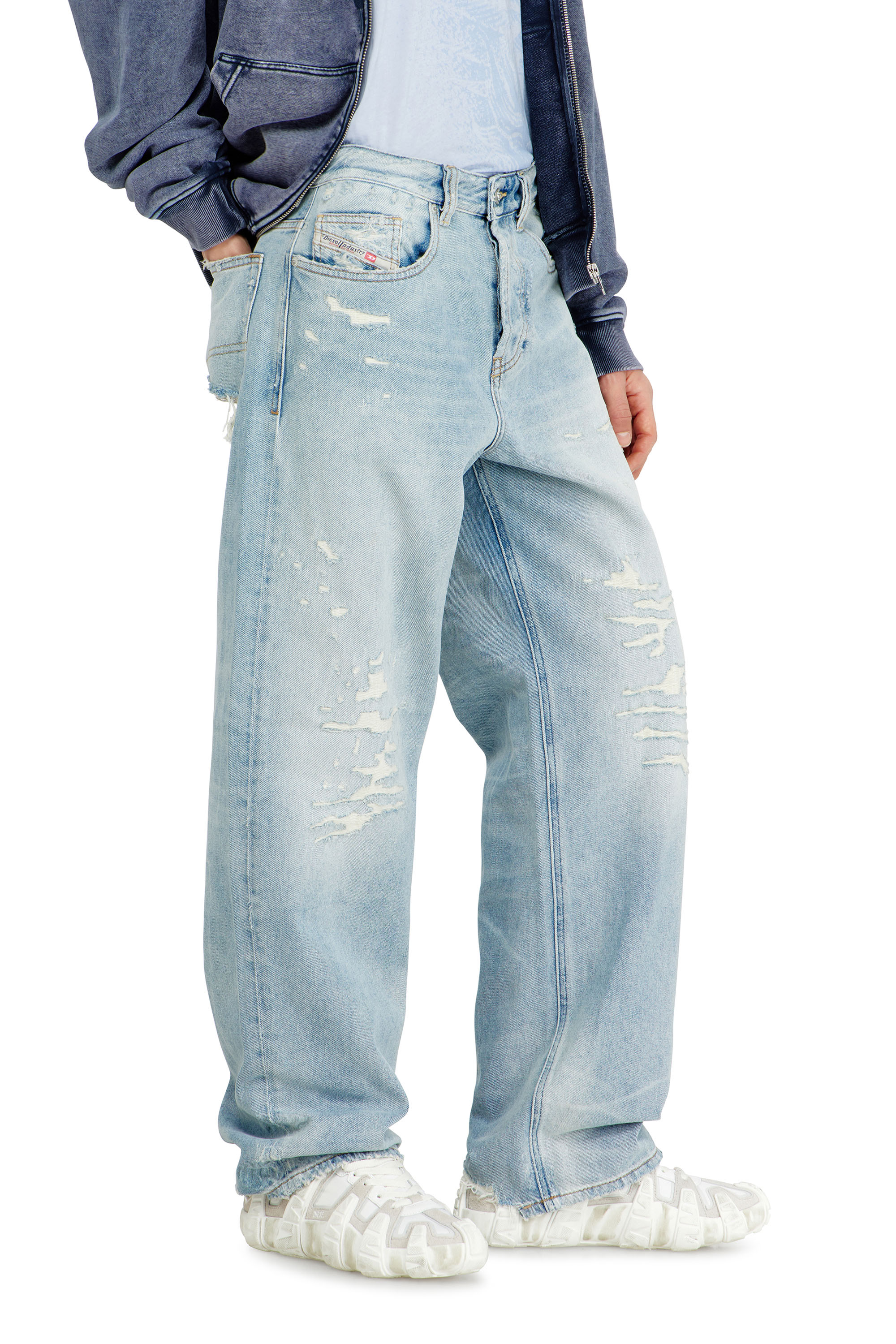 【DIESEL】Relaxed Jeans 2001 D-Macro Men's Relaxed Jeans | Light Blue | Diesel 2001 D-Macro