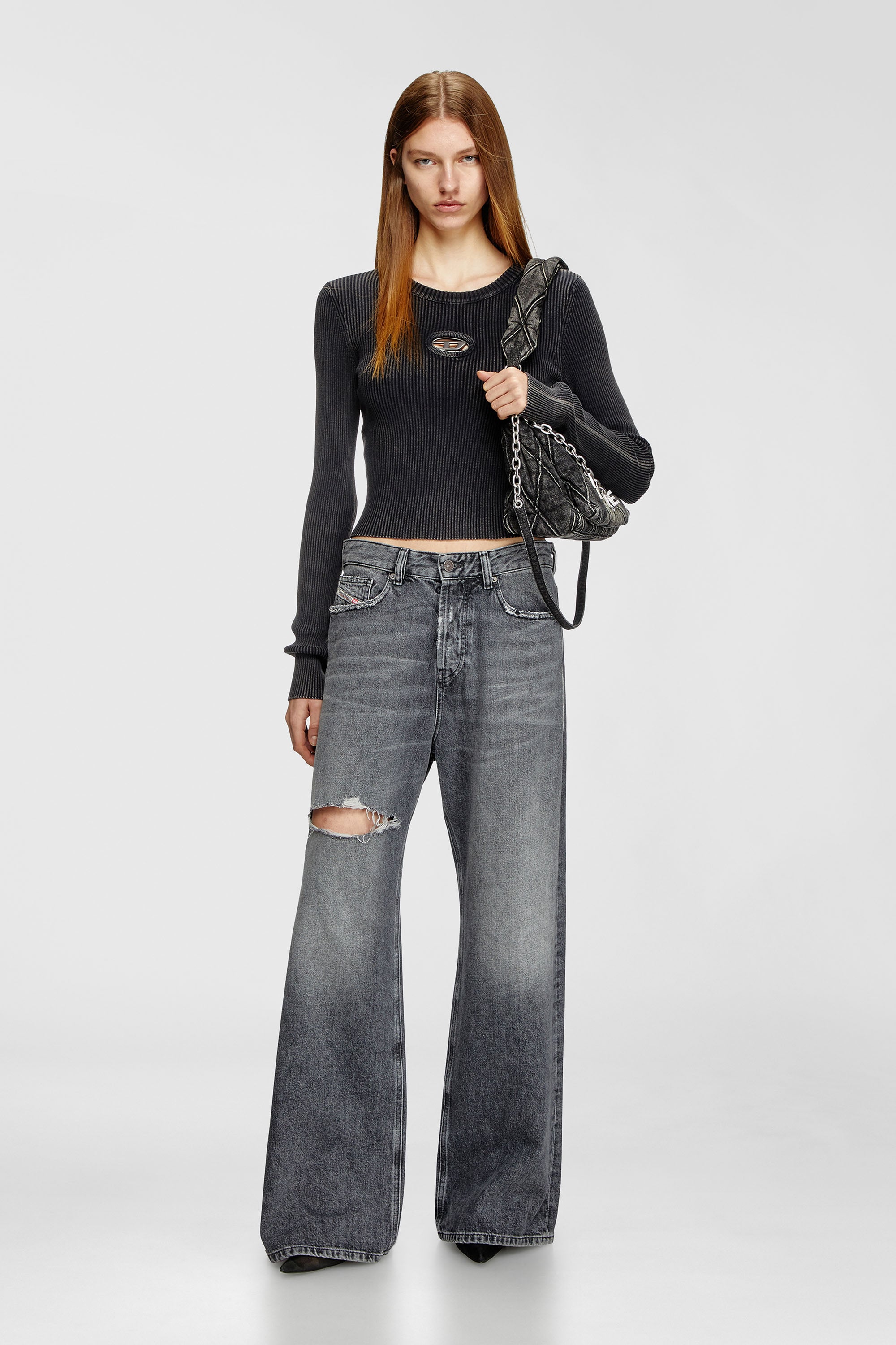 Diesel - M-ANCHOR-A, Pull crop avec logo cut-out Femme in Noir - 2