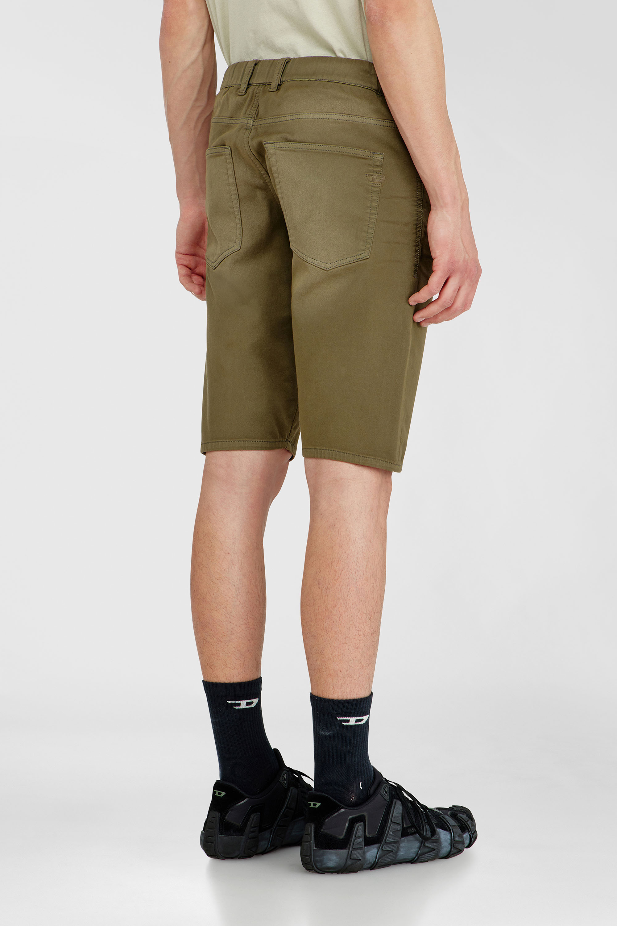 Diesel - 2033 D-KROOLEY-SHORT-BW JOGG, Male's Slim shorts in coloured denim in Military Green - 4