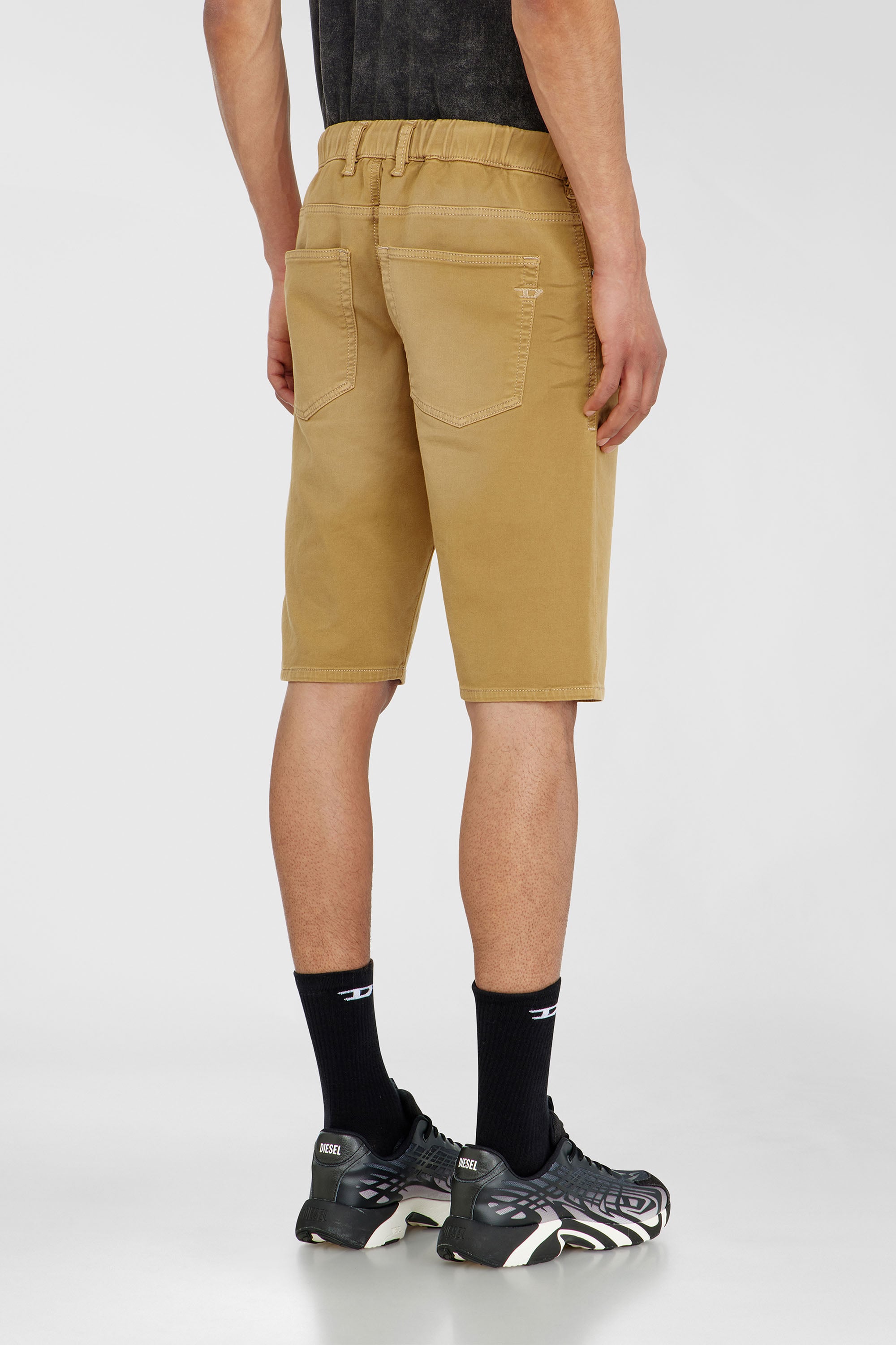 Diesel - 2033 D-KROOLEY-SHORT-BW JOGG, Short slim en denim color&eacute; Homme in Beige - 4